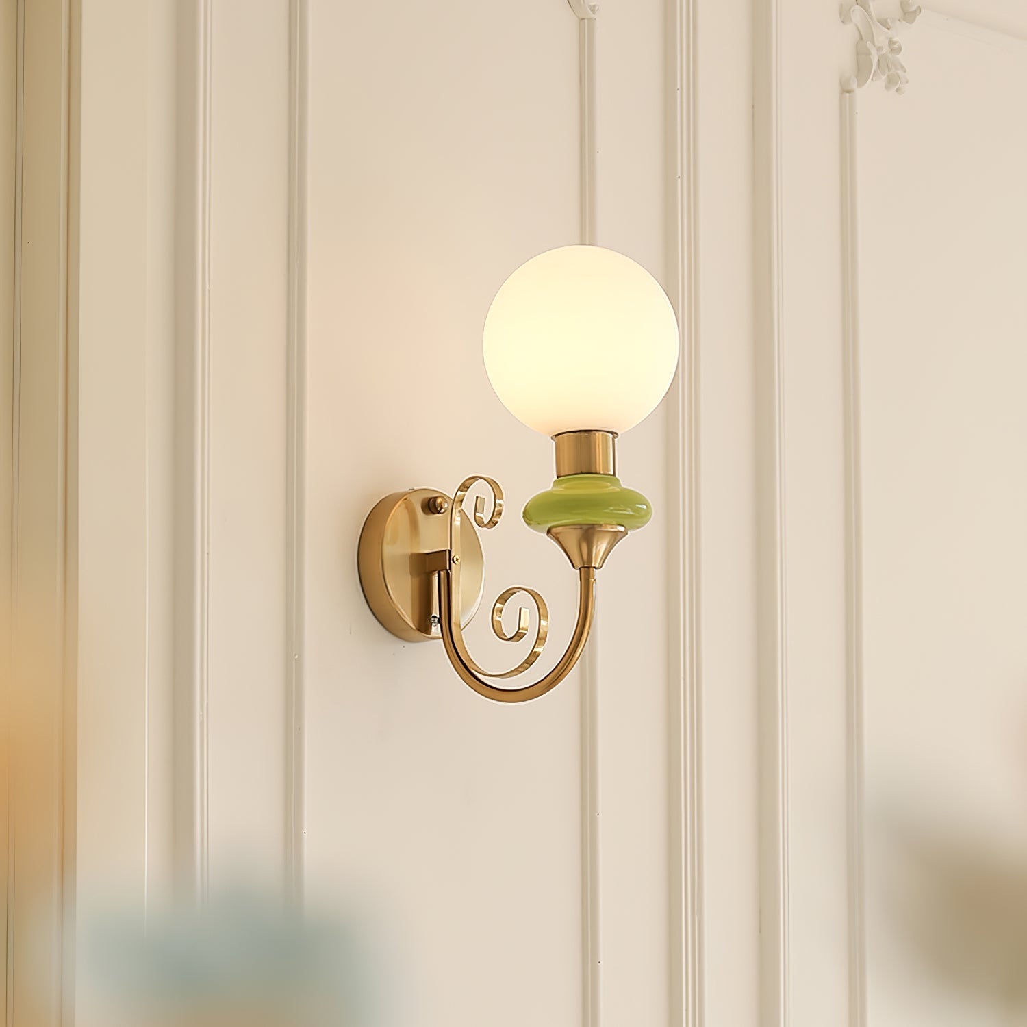 Whirl Chic Plug-in Wall Lamp