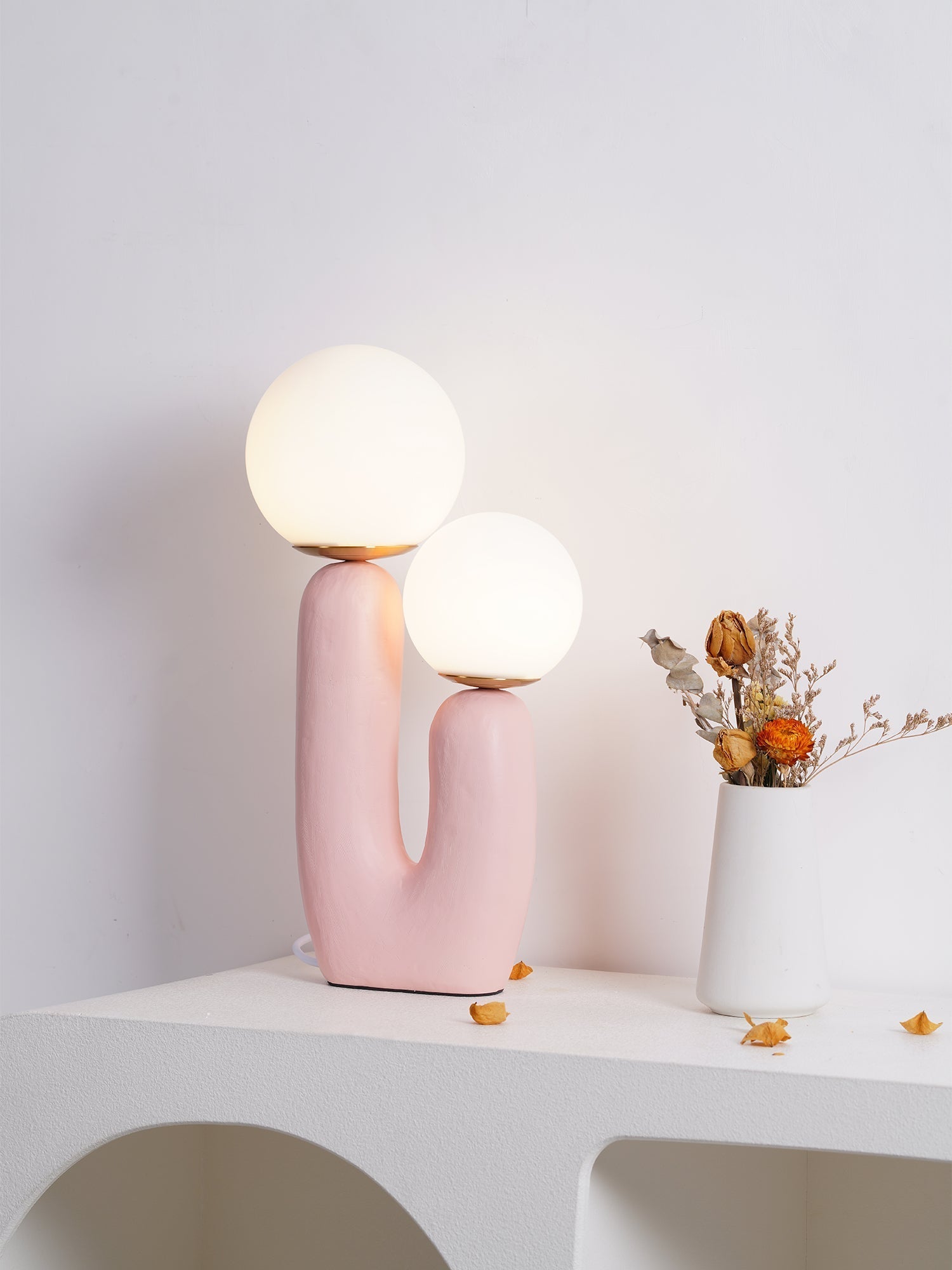 Elyrain Resin Artistic Table Lamp