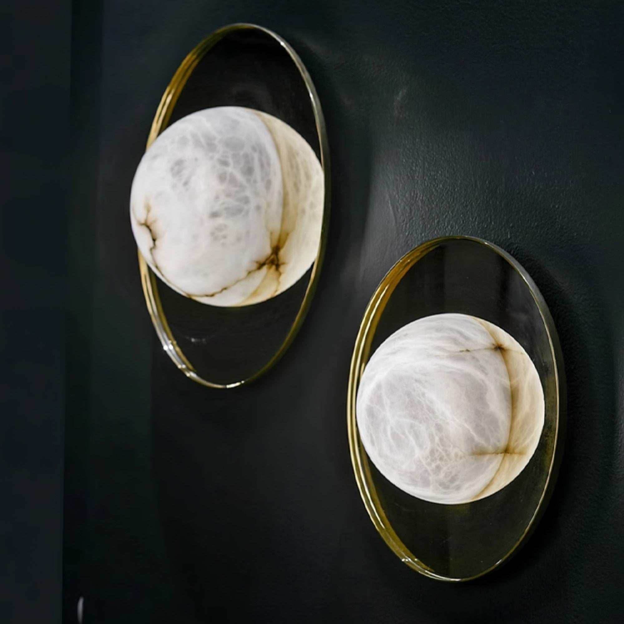 Nivereria Modern Alabaster Wall Light