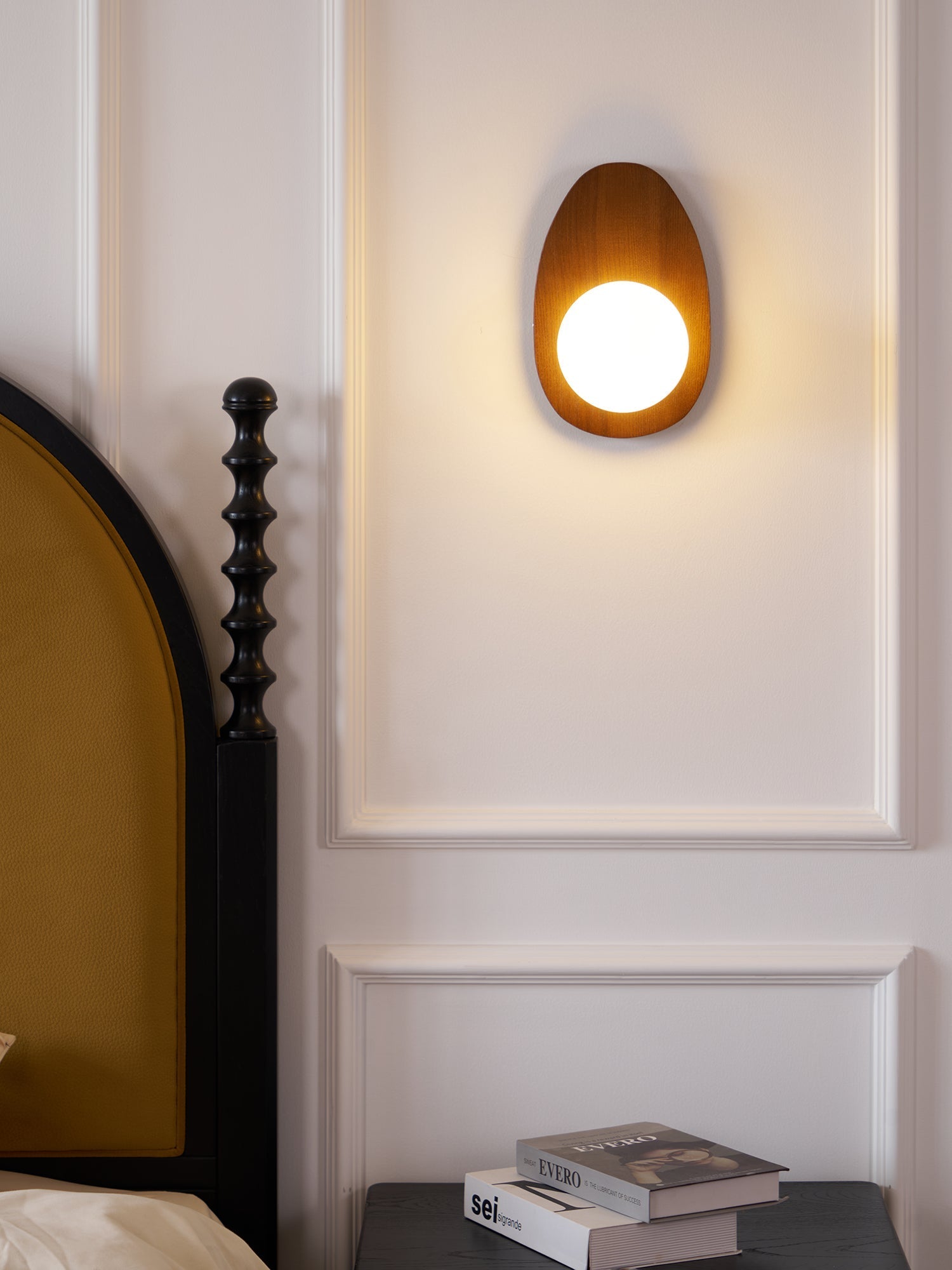 Aldiniella Premium Nordic Art Walnut Glass Wall Lamp