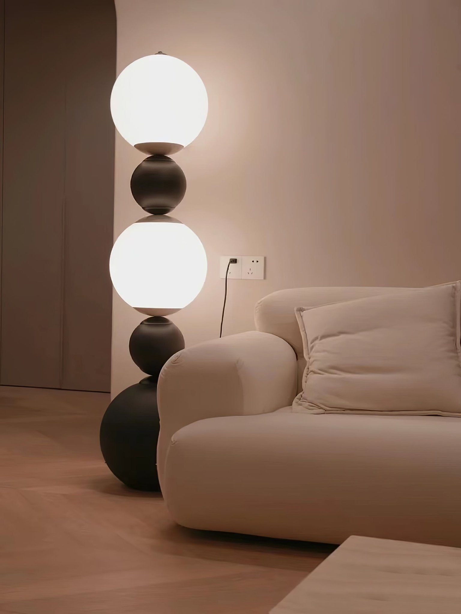 Ervynel Spherical Black Floor Lamp