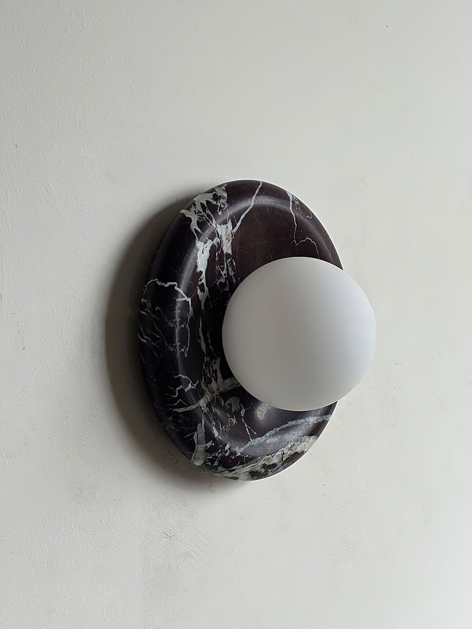 Uzorionis Wall Lamp