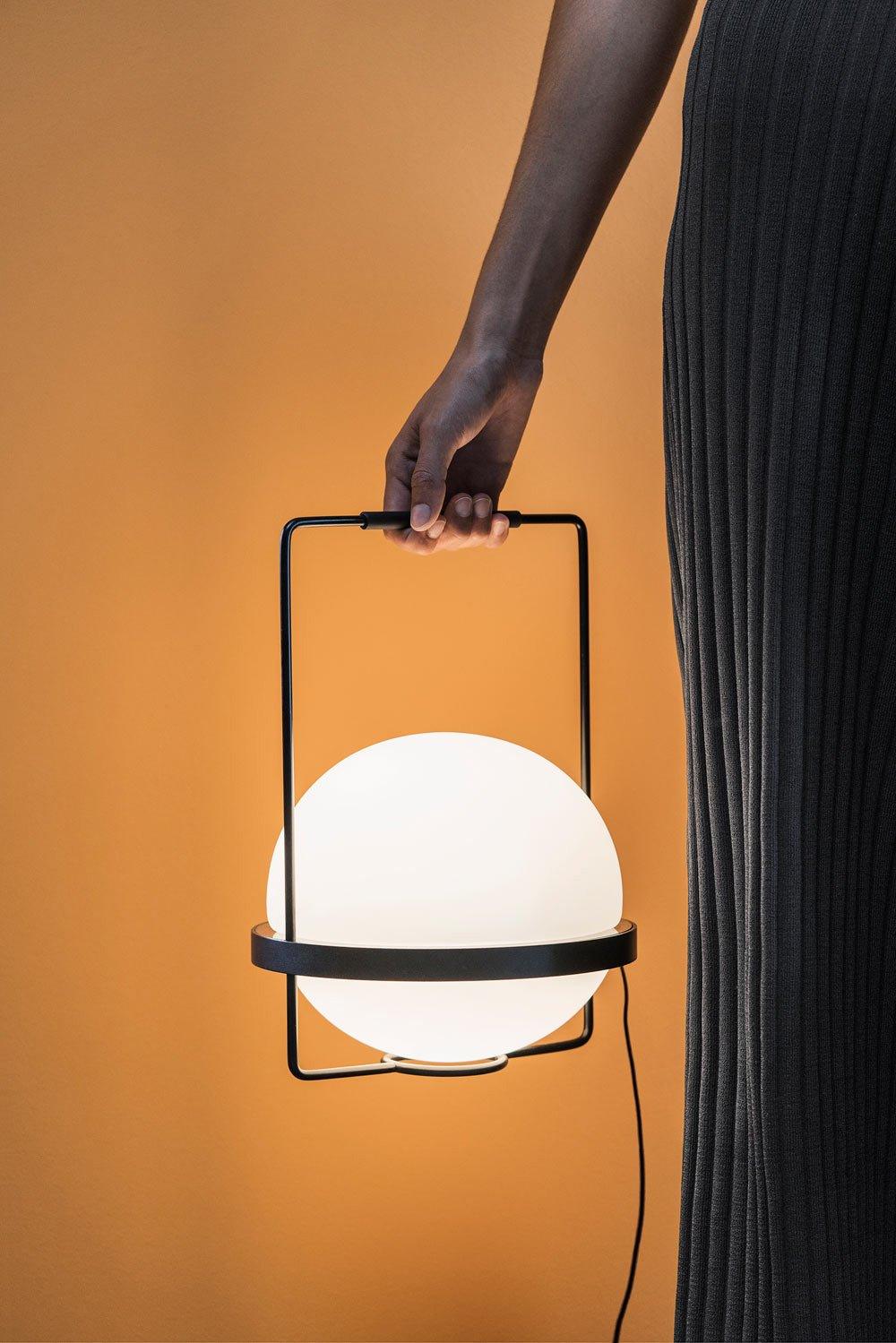 Avenalelia Contemporary Table Lamp