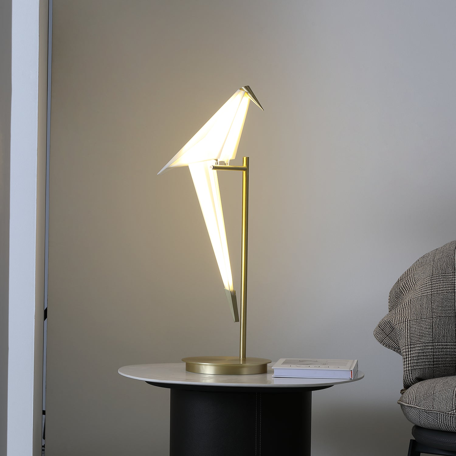Kaelora Contemporary Table Lamp