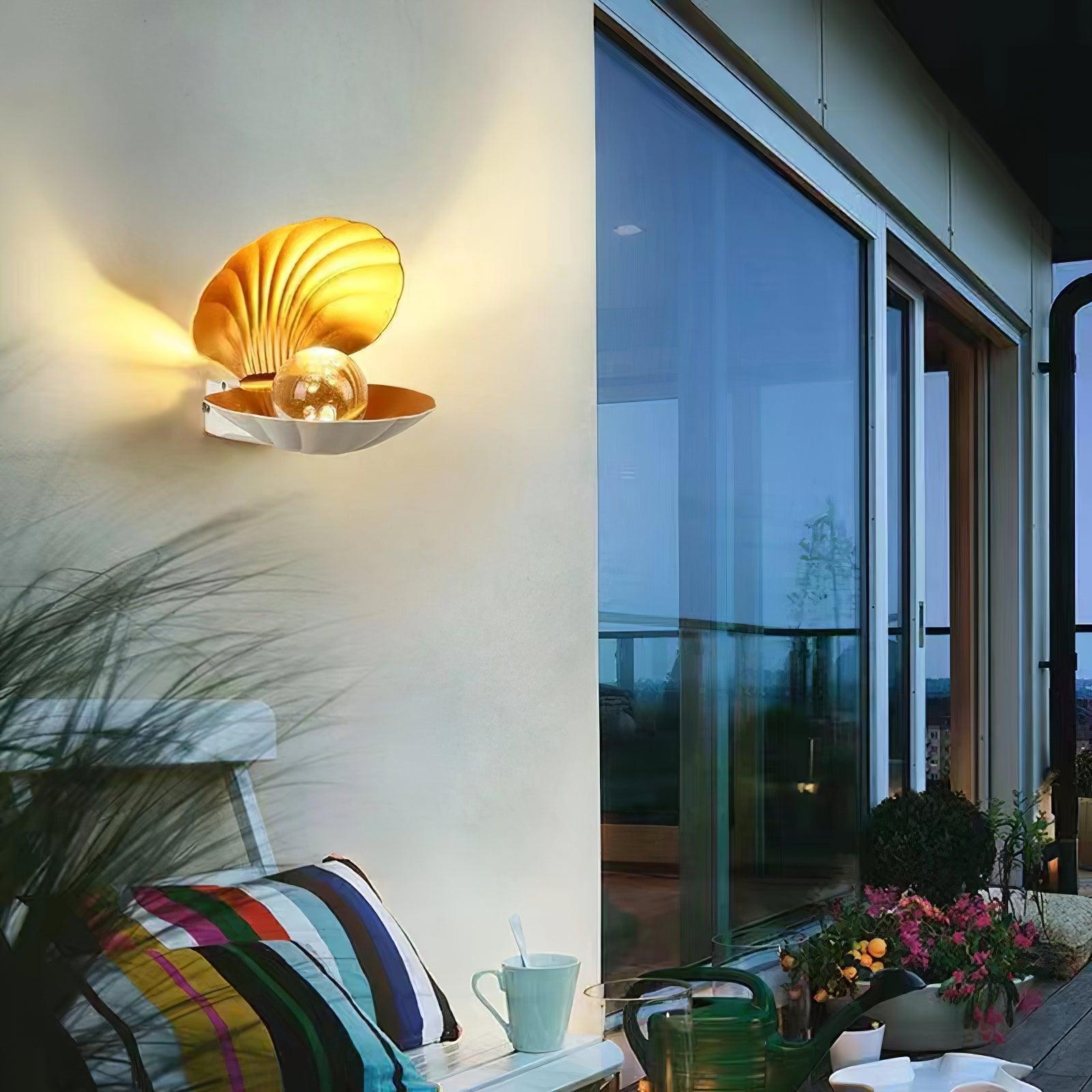 Lumieria Wall Lamp Pearl Clam