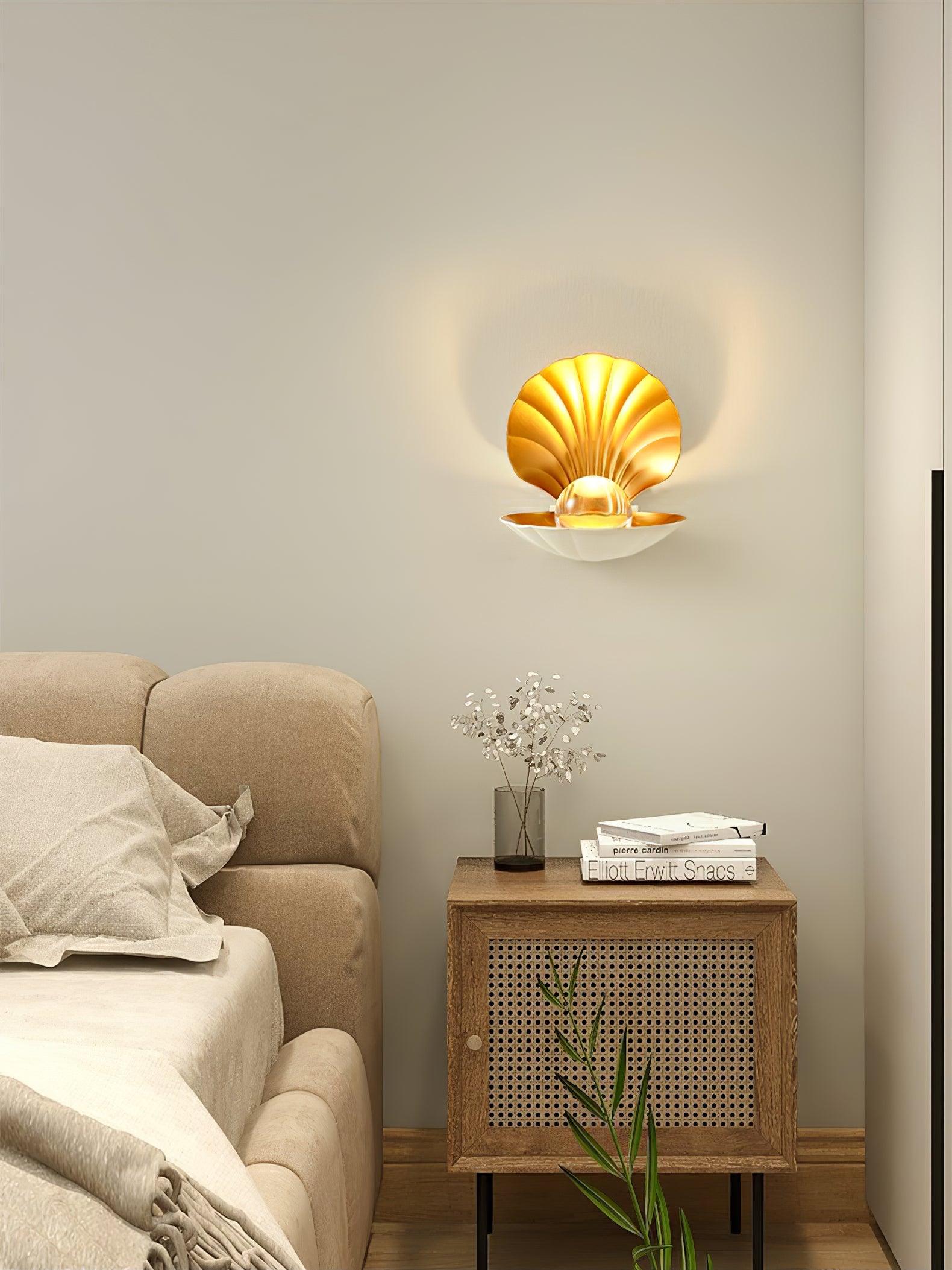 Lumieria Wall Lamp Pearl Clam