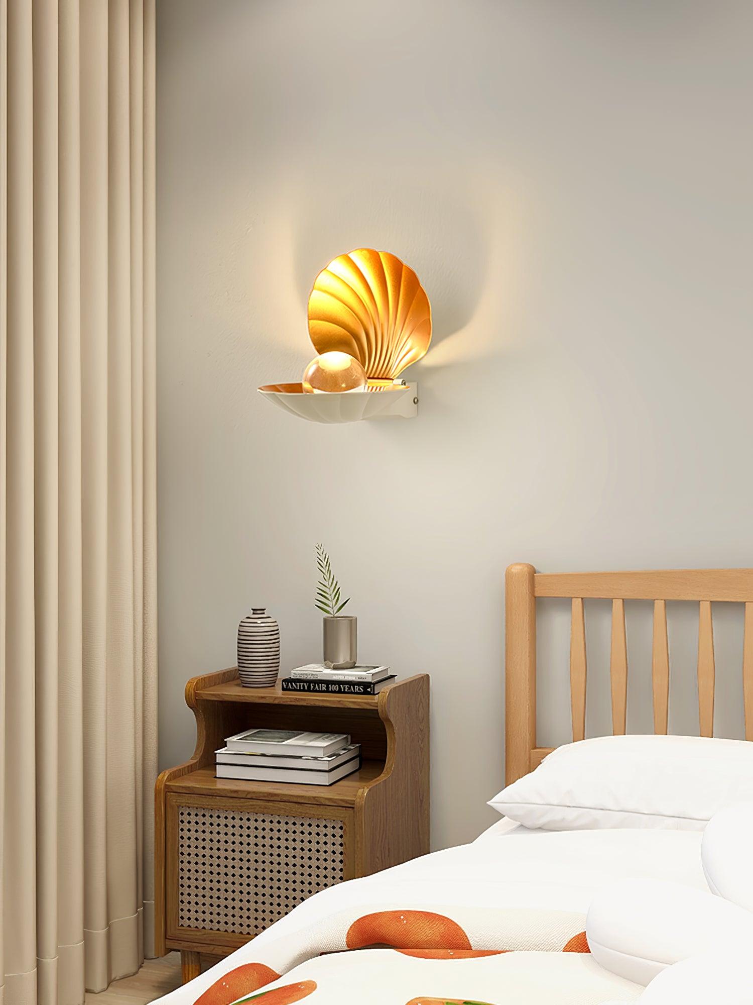 Lumieria Wall Lamp Pearl Clam