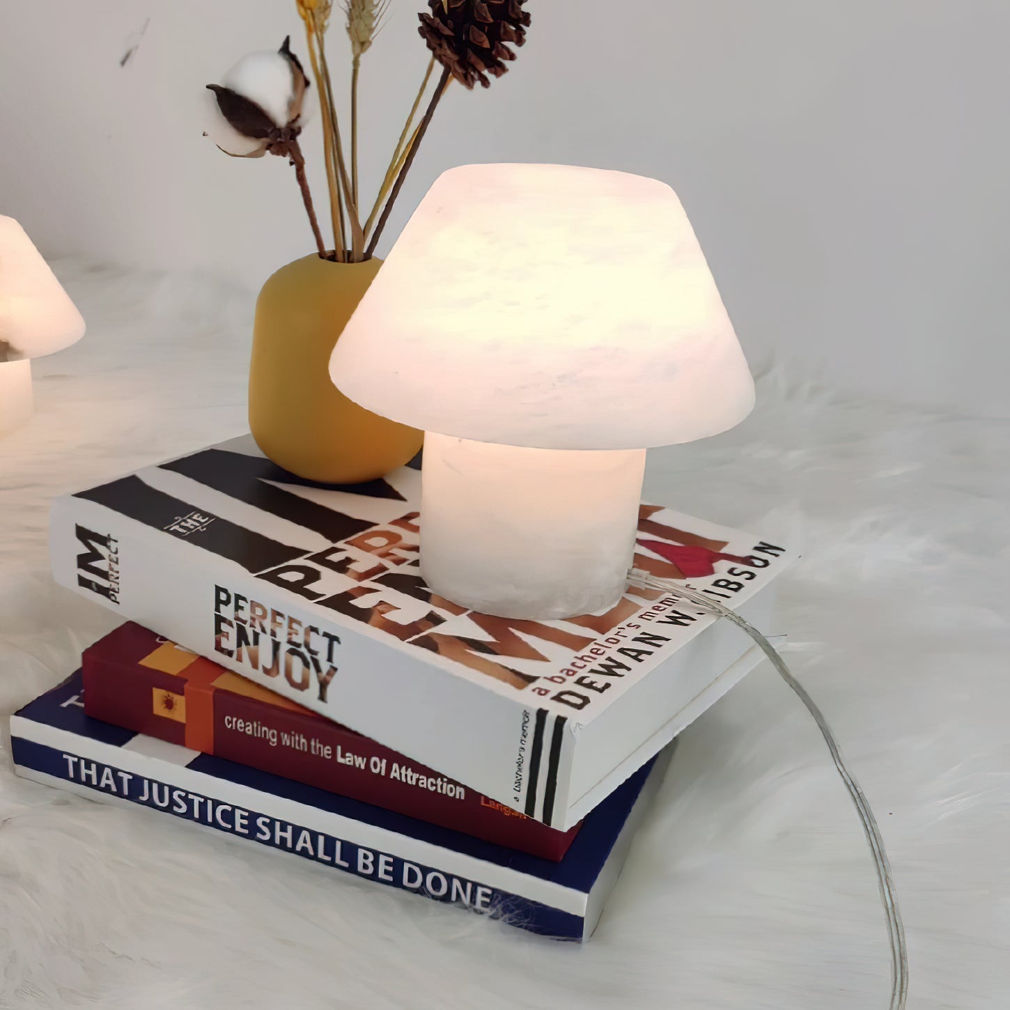 Alamir Table Lamp