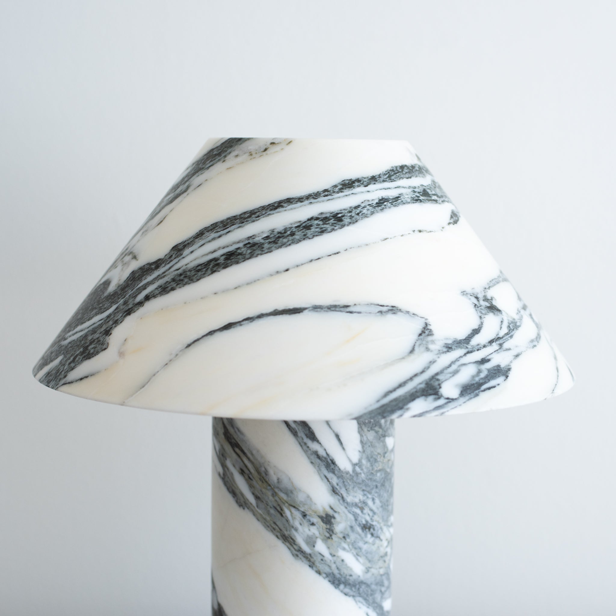 Veinir Table Lamp