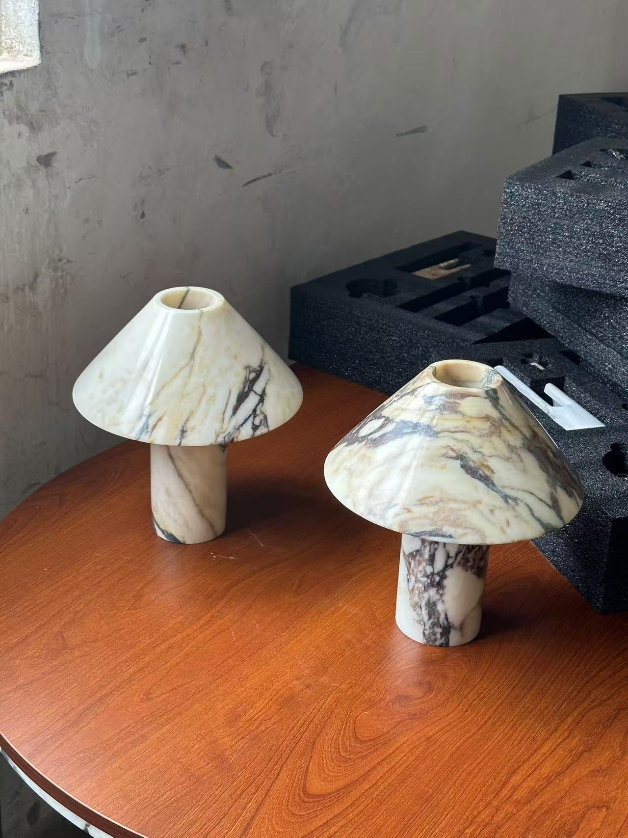 Veinir Table Lamp