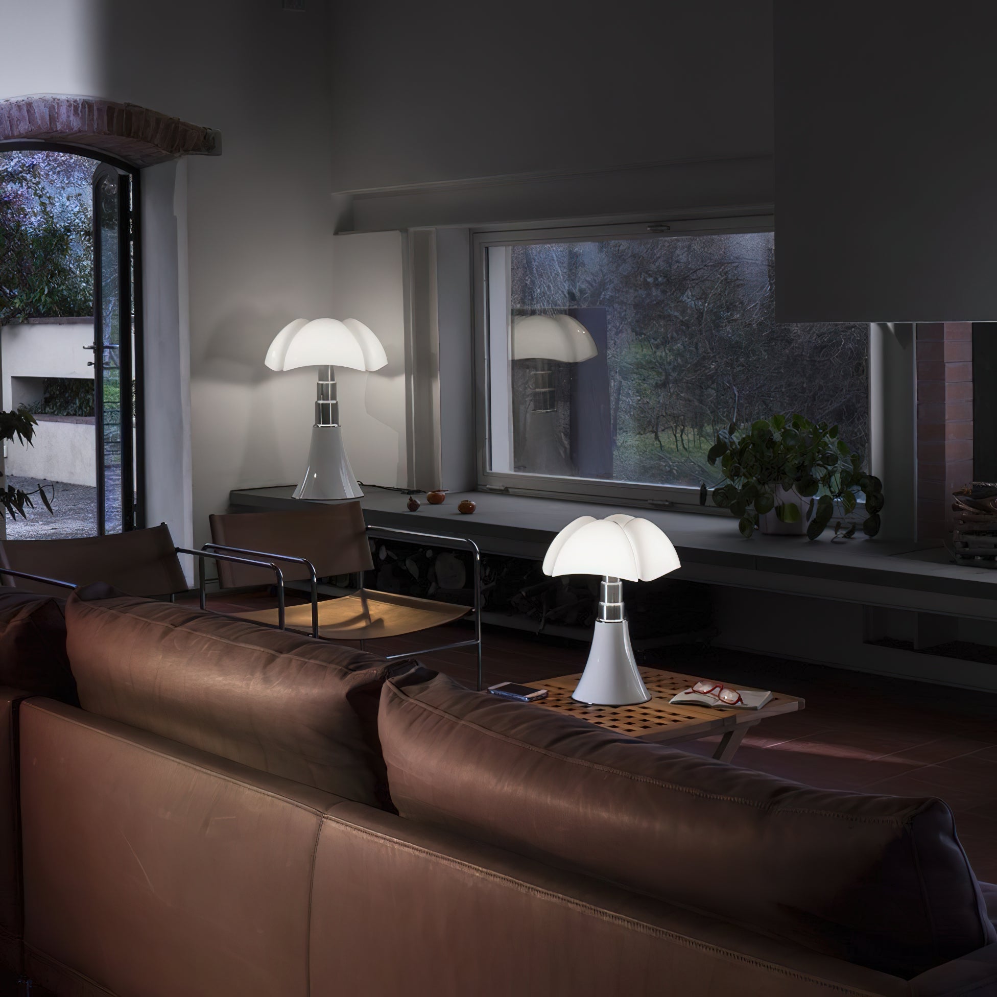 Flaria Table Lamp