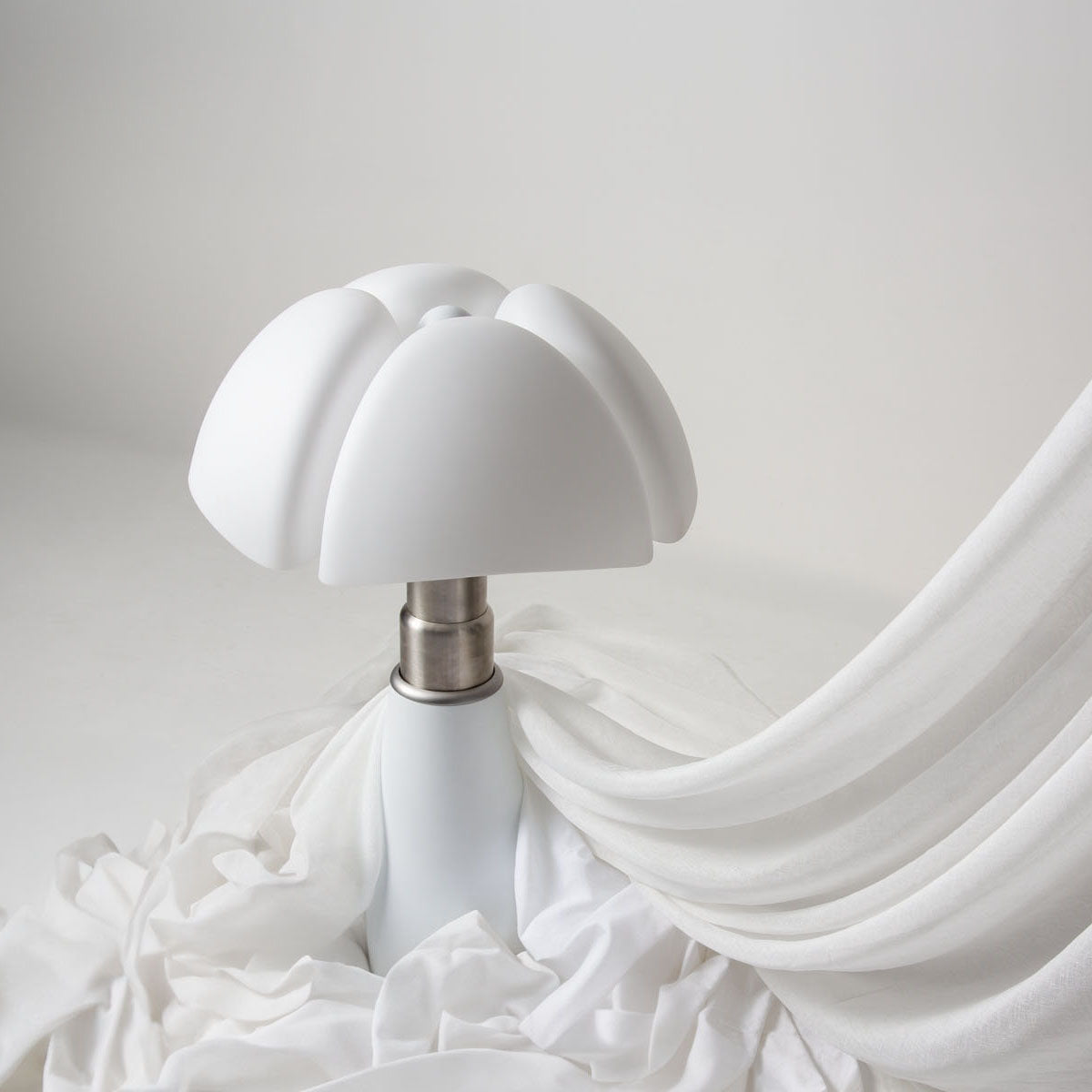 Flaria Table Lamp