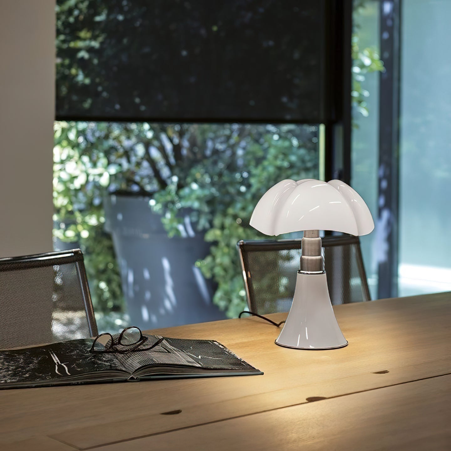 Flaria Table Lamp