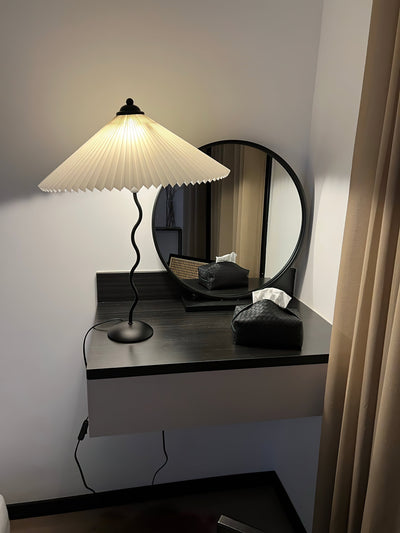 Krenis Fabric Artistic Table Lamp