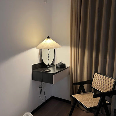Krenis Fabric Artistic Table Lamp