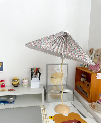 Krenis Fabric Artistic Table Lamp