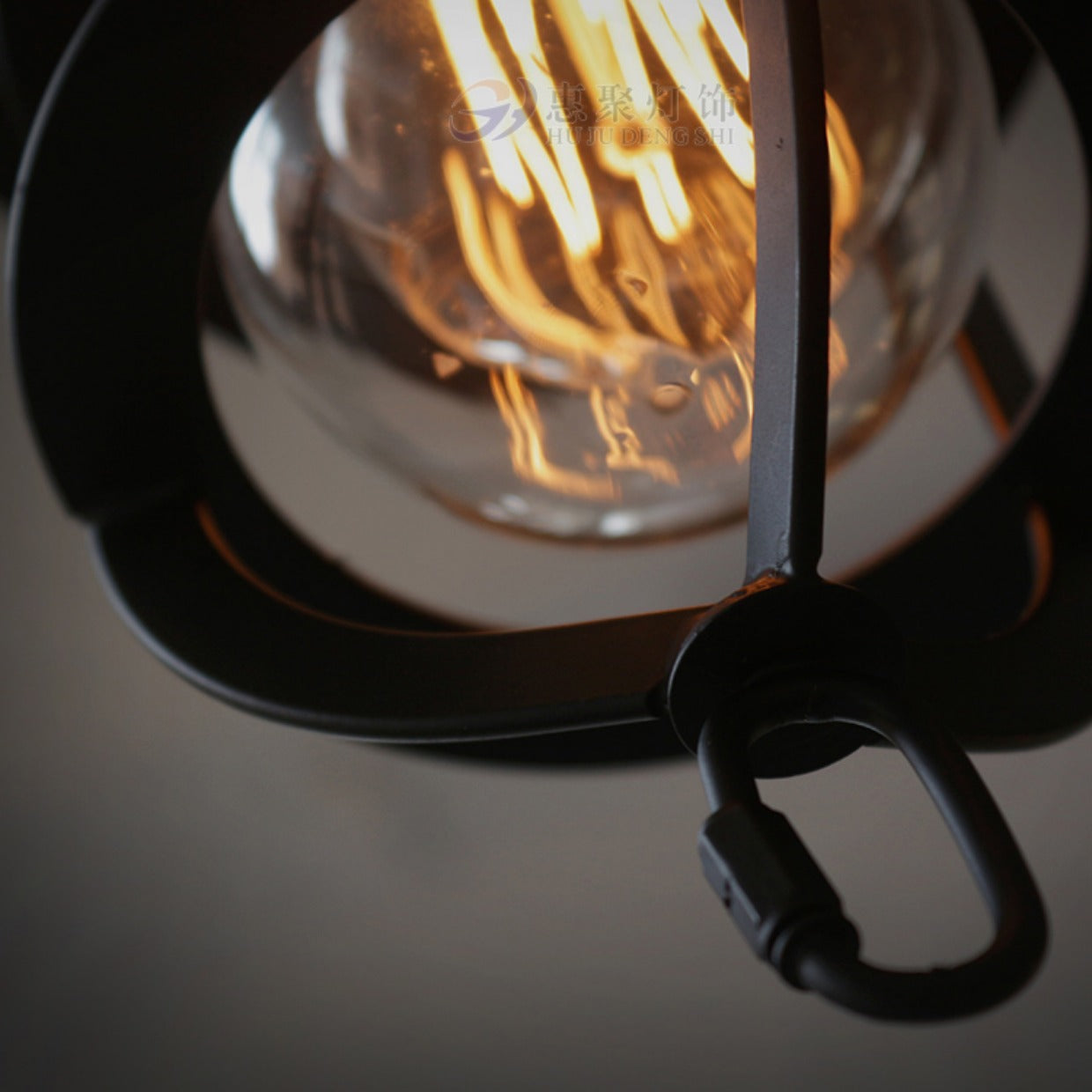 Zatheir Wall Lamp