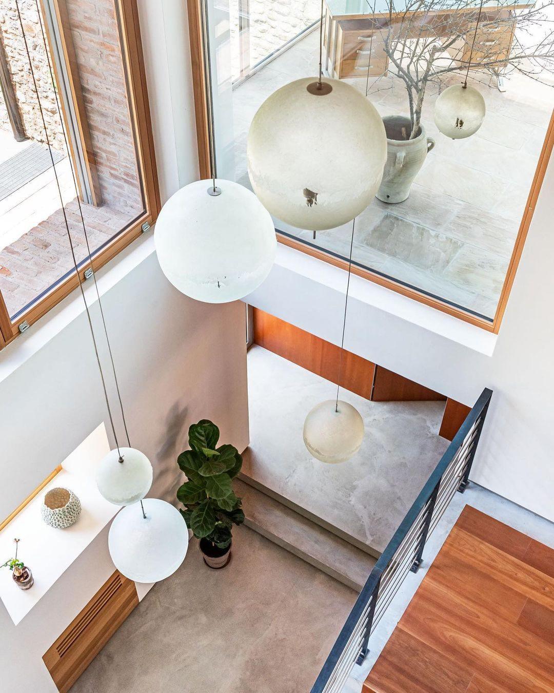 Sel Futuristic Pendant Lamp