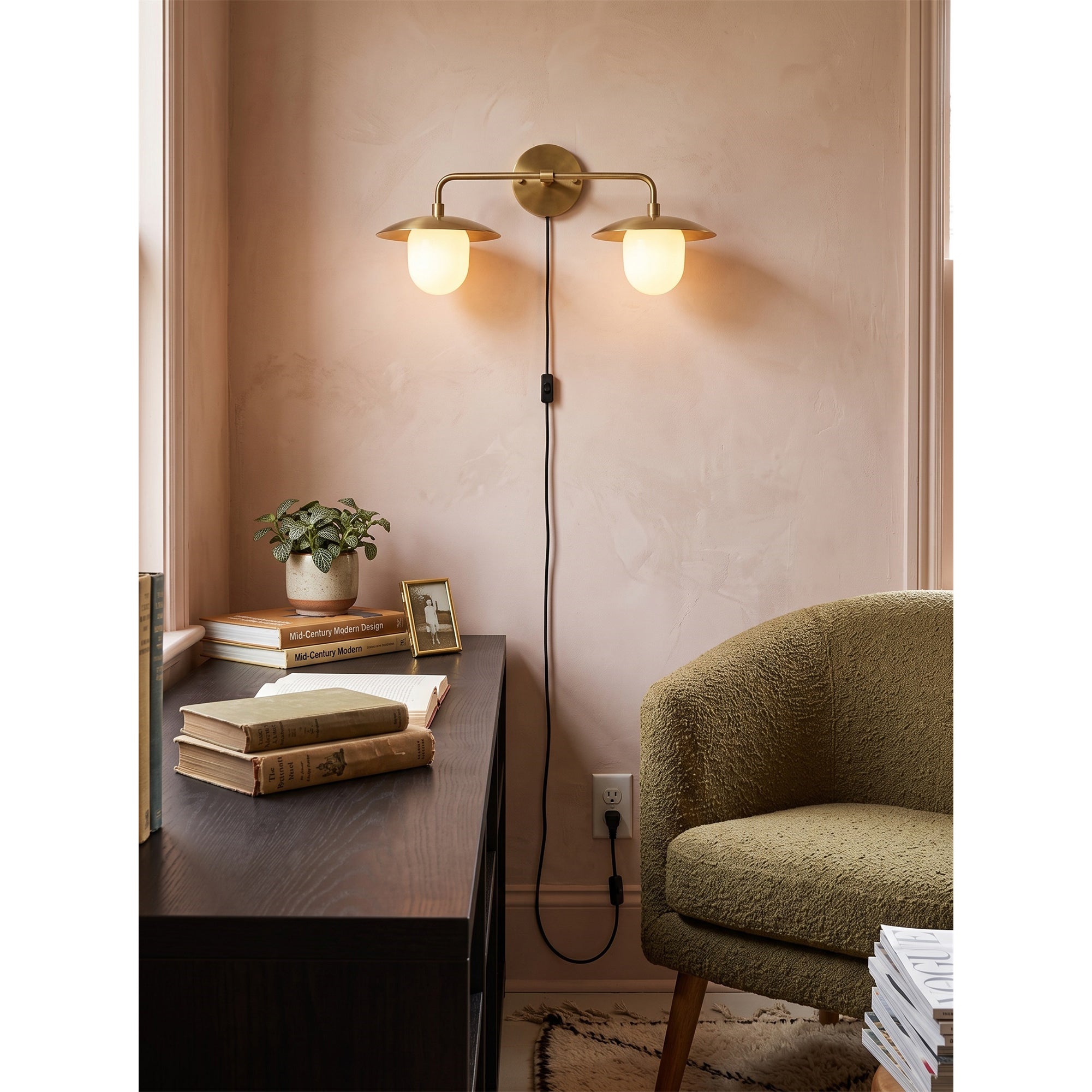 Aveniette Petite Plug-in Wall Sconce