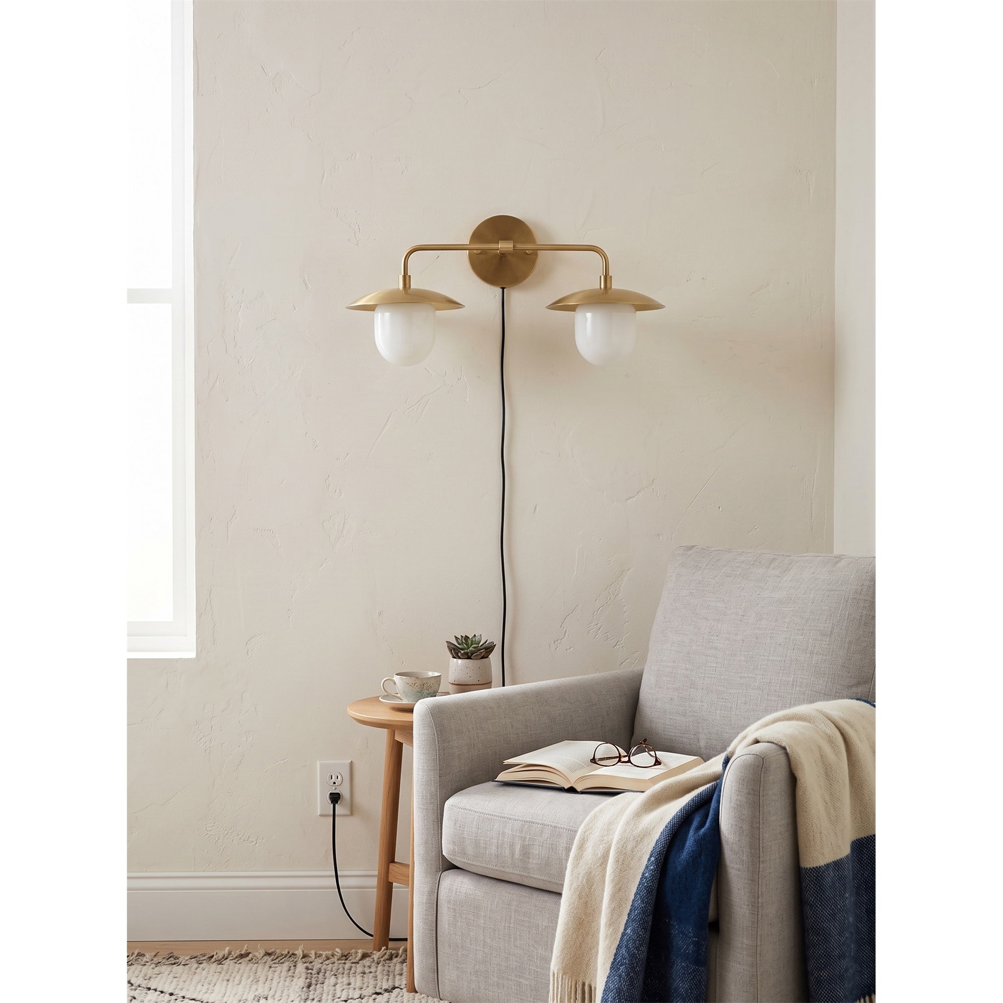 Aveniette Petite Plug-in Wall Sconce