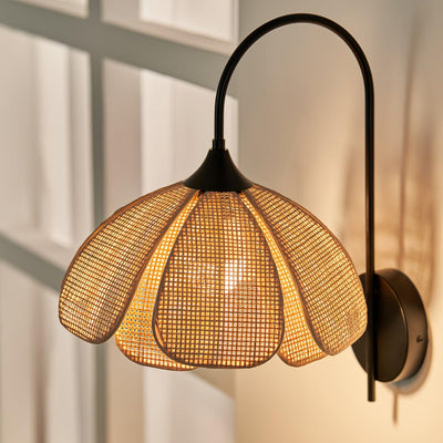 Zevelia Elegance Natural Petal Rattan Wall Lamp