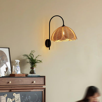 Zevelia Elegance Natural Petal Rattan Wall Lamp