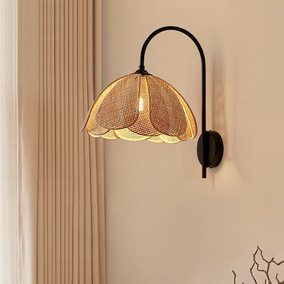 Zevelia Elegance Natural Petal Rattan Wall Lamp