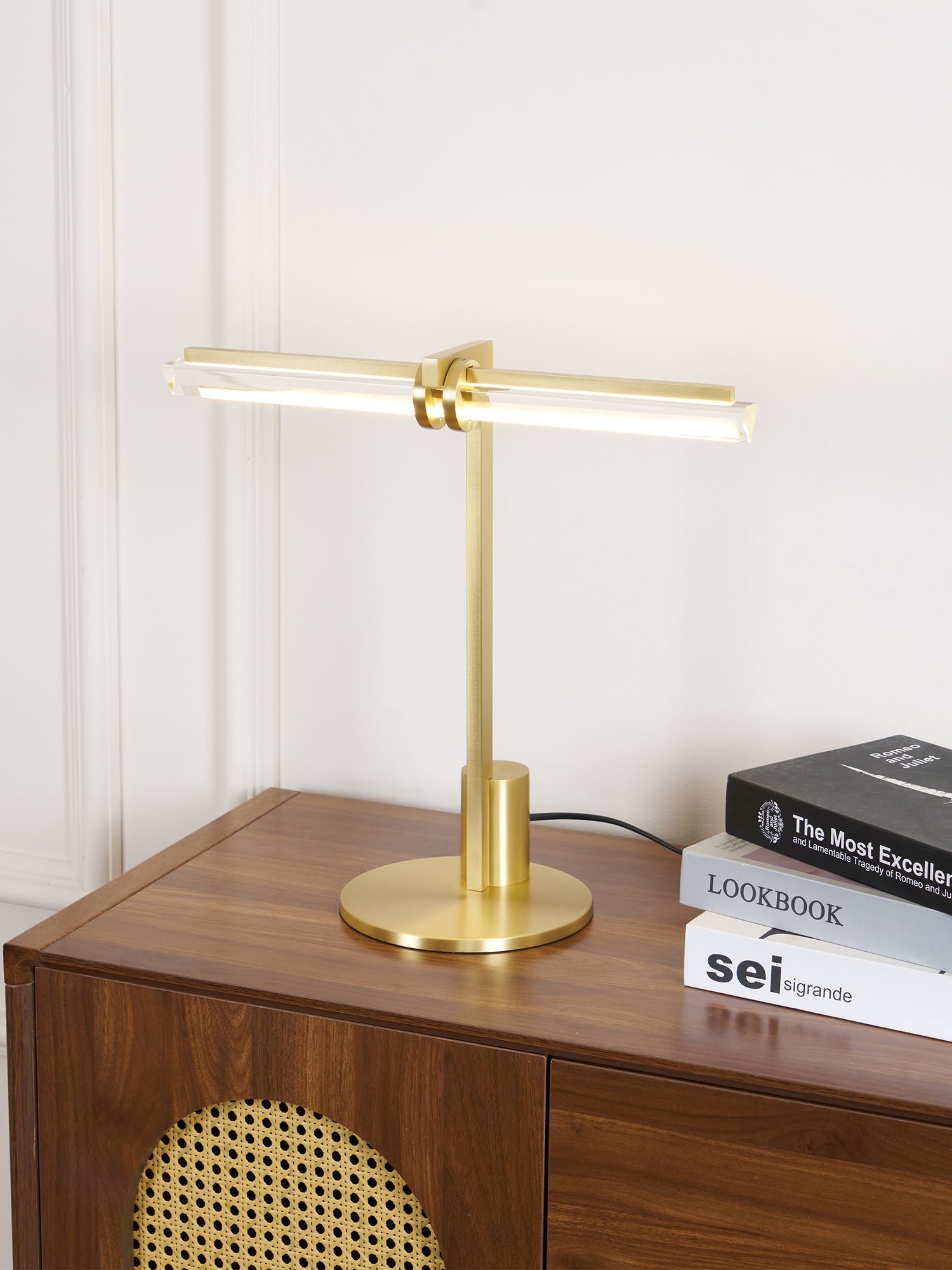 Elaoia Modern Table Lamp