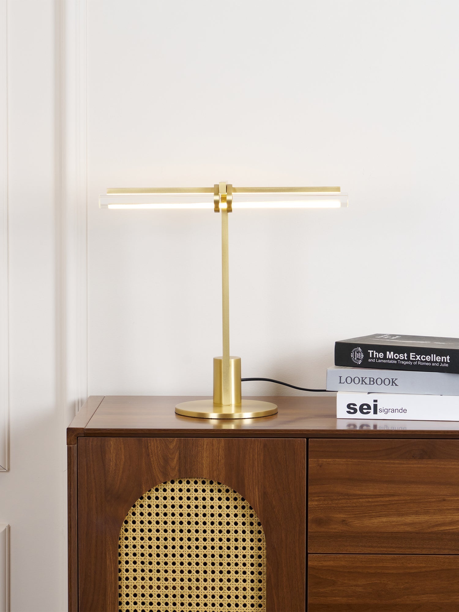 Elaoia Modern Table Lamp