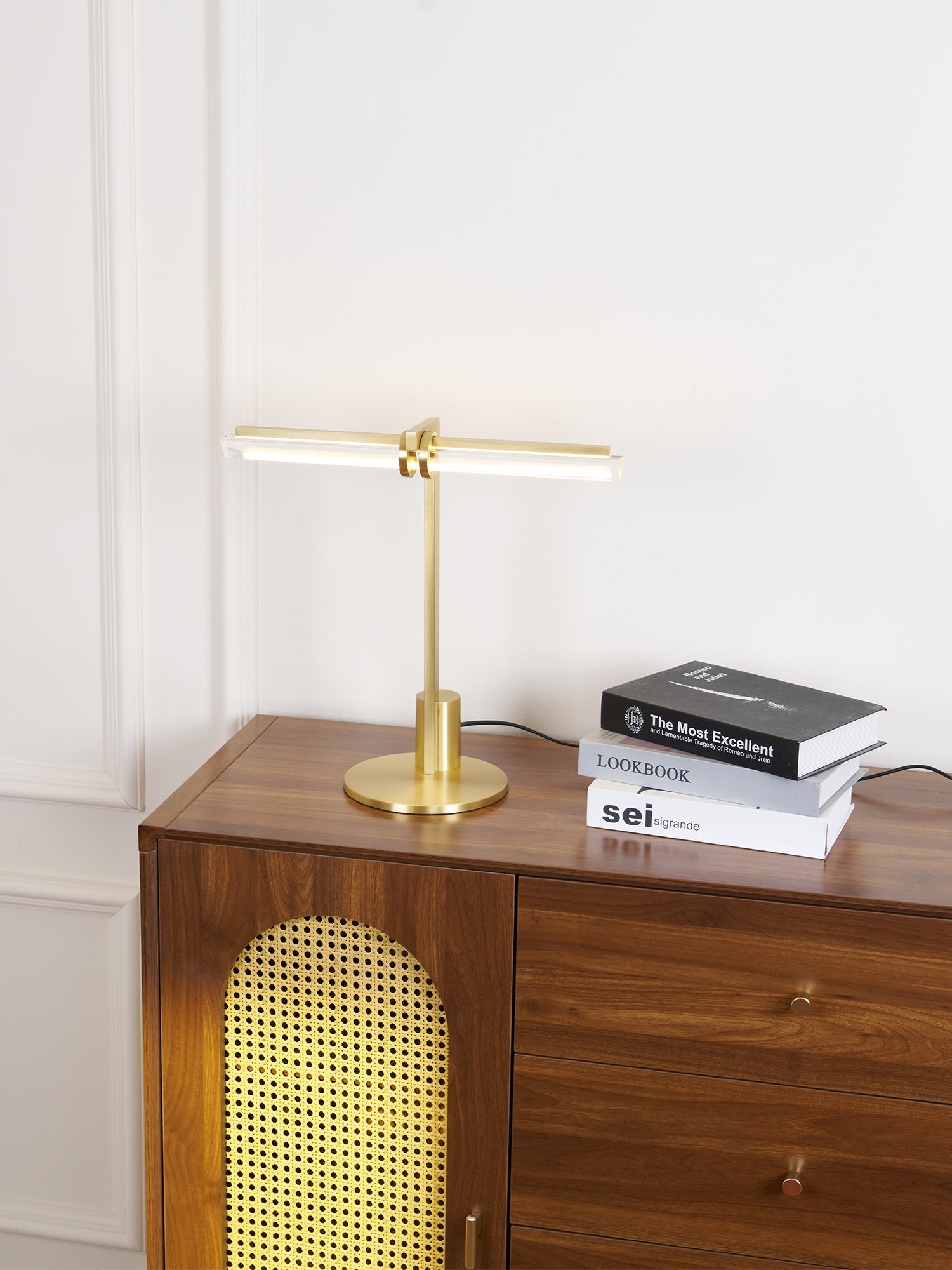 Elaoia Modern Table Lamp