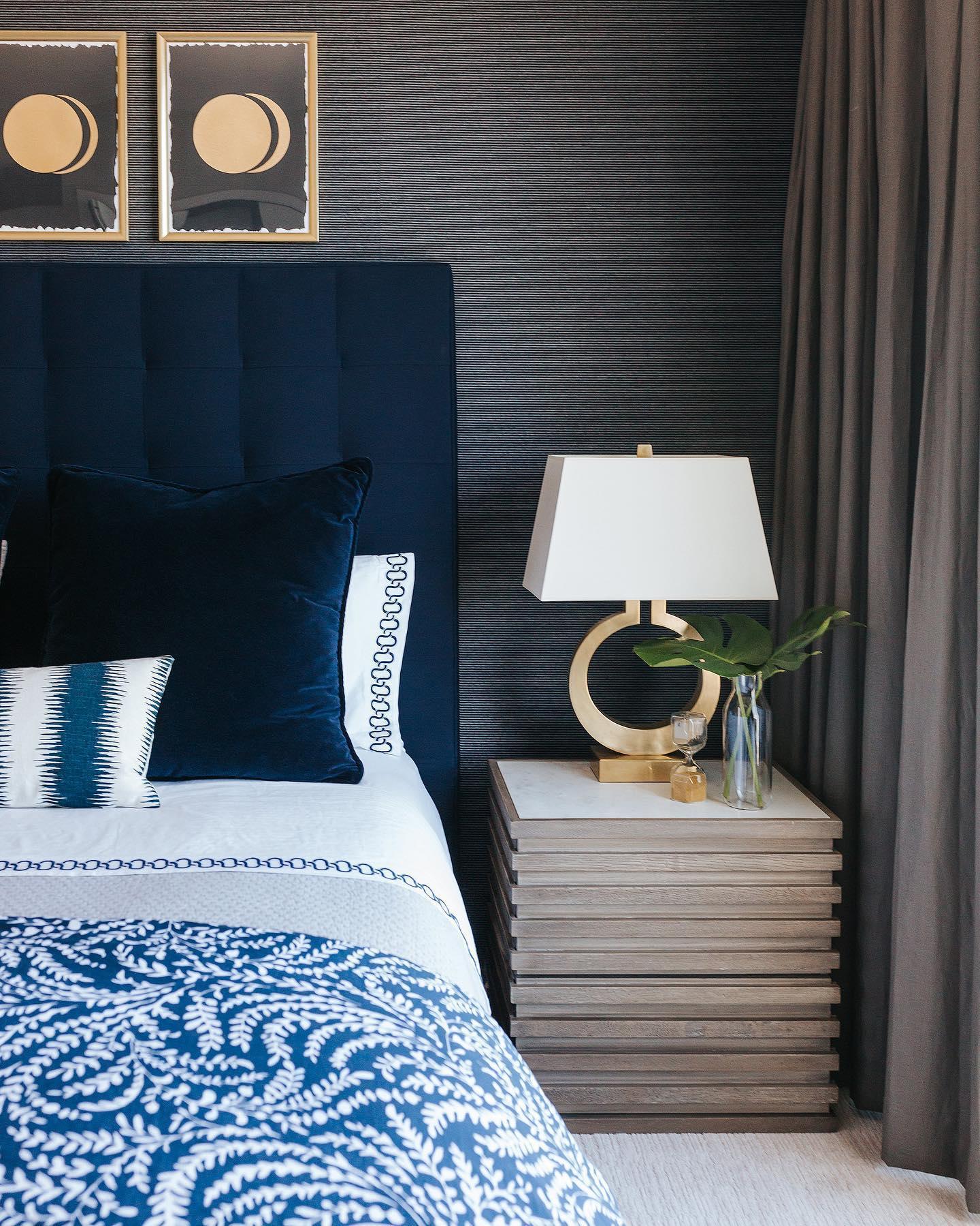 Vantor Fabric Minimalist Table Lamp