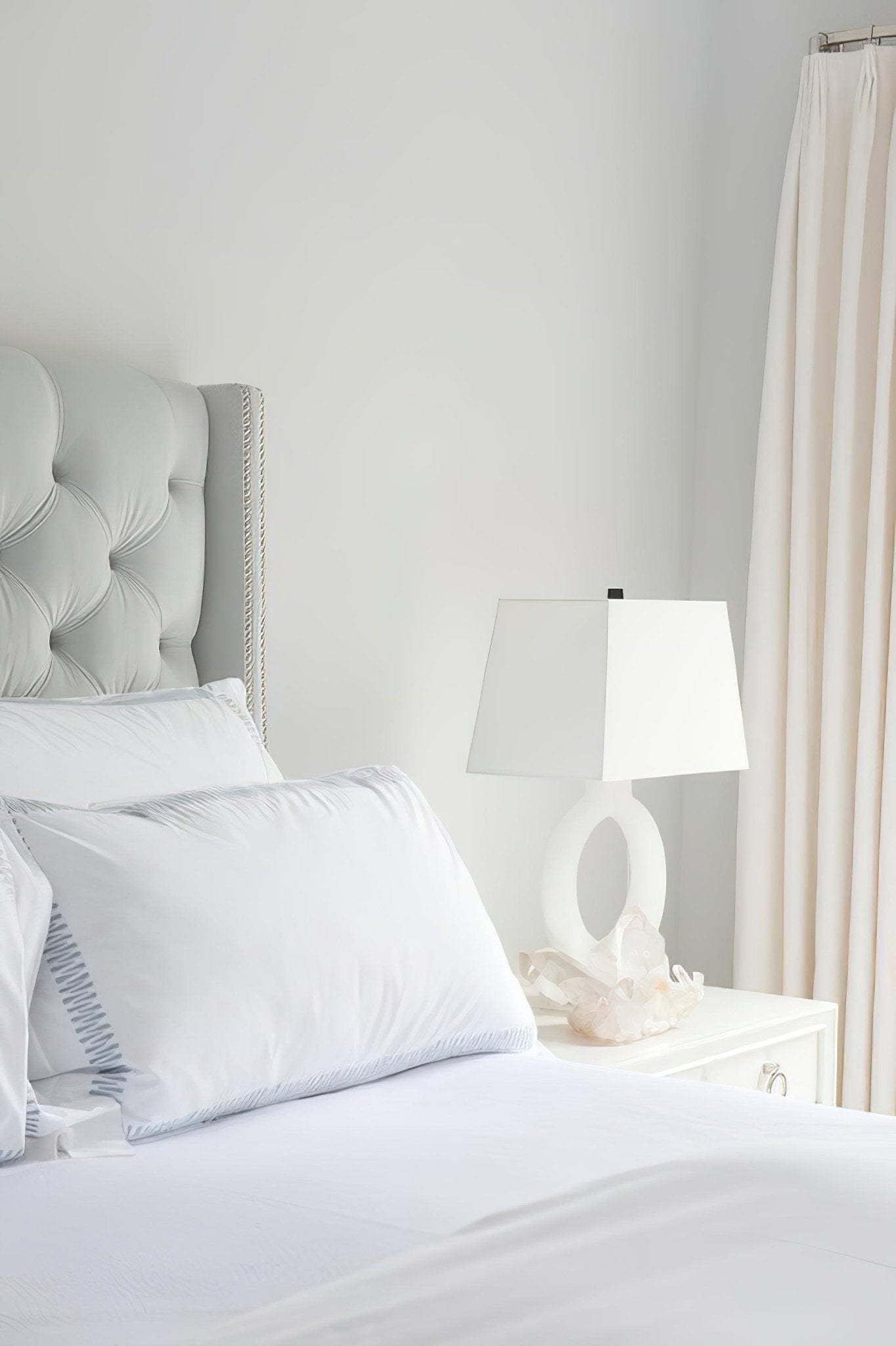 Vantor Fabric Minimalist Table Lamp