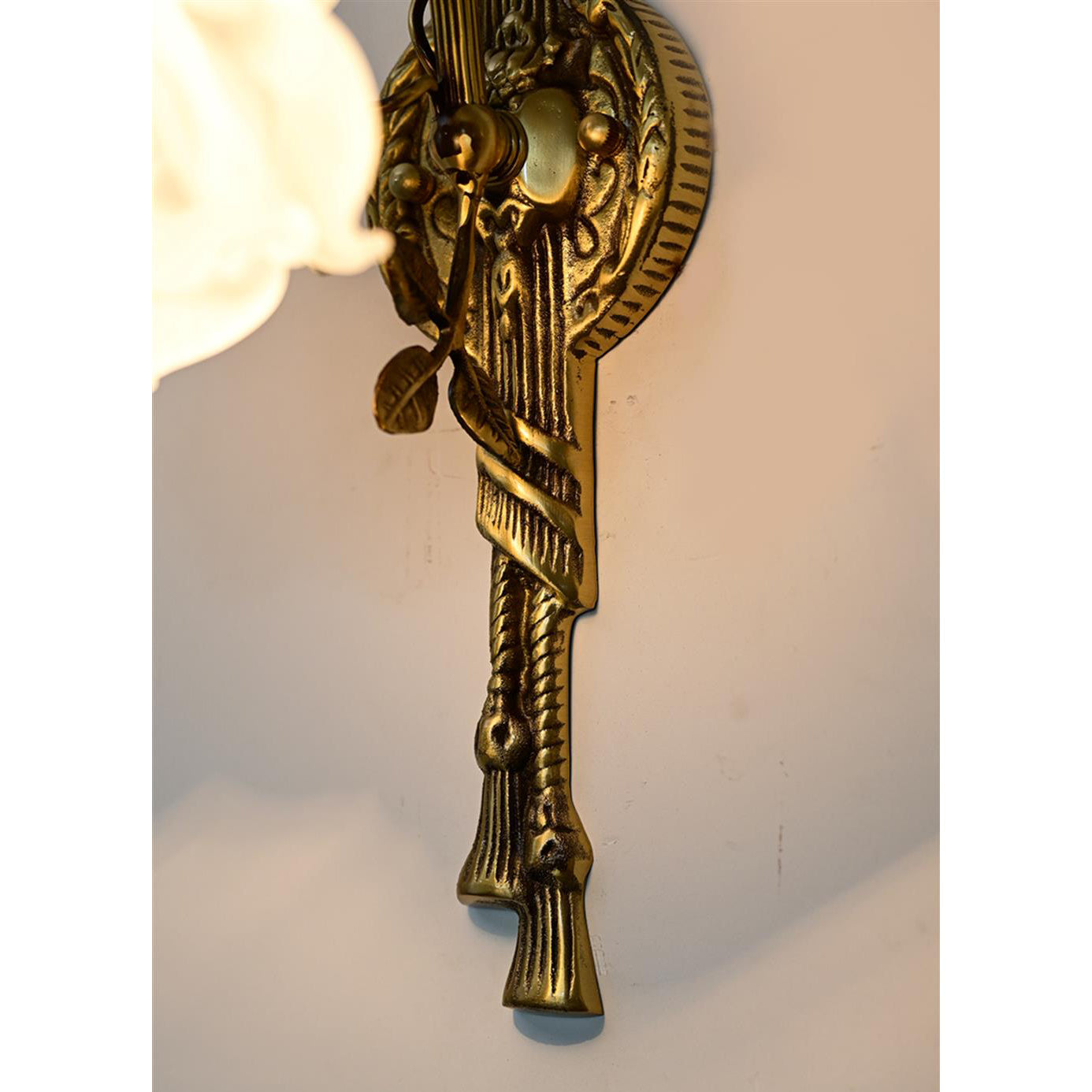 Valmora Wall Lamp
