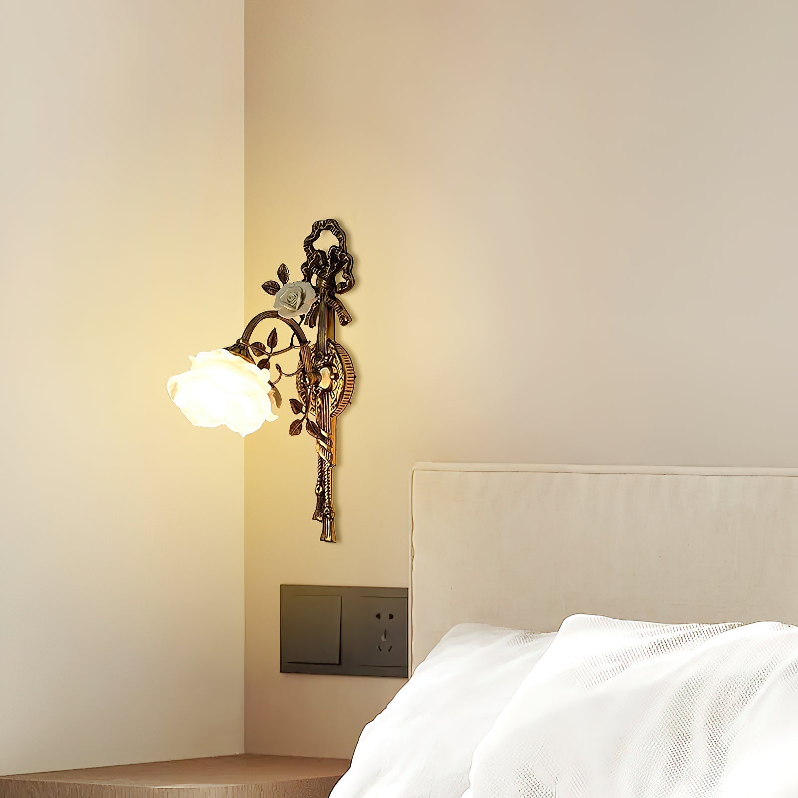 Valmora Wall Lamp