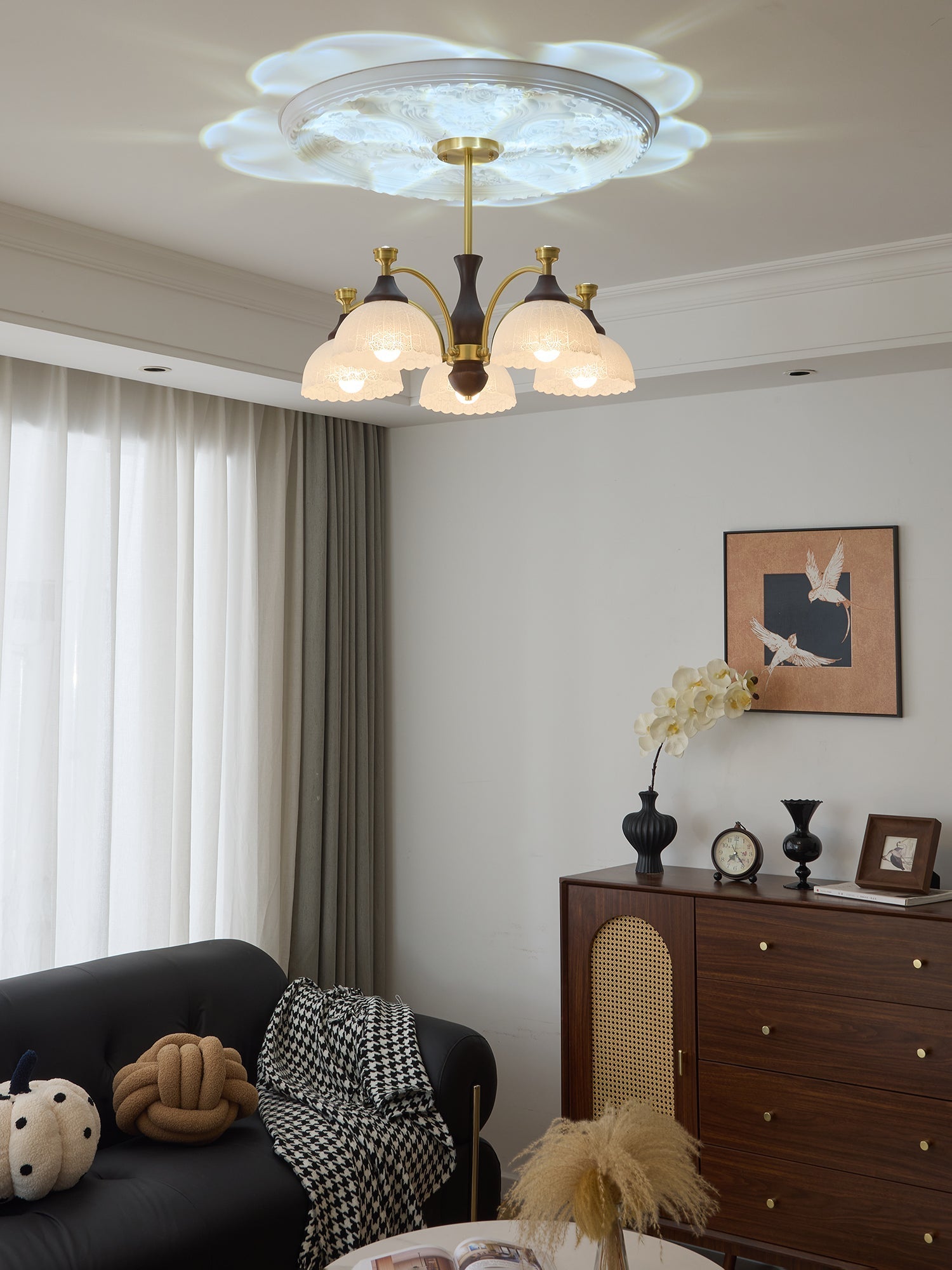 Avvynila Traditional Elegance Vintage Brass Wood Chandelier