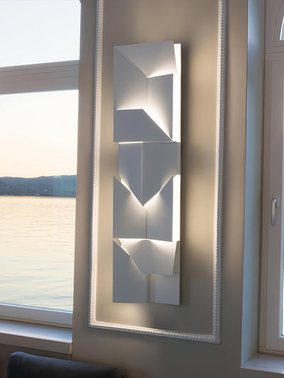 Arthaen Shadows Grand Sconce Wall lamp