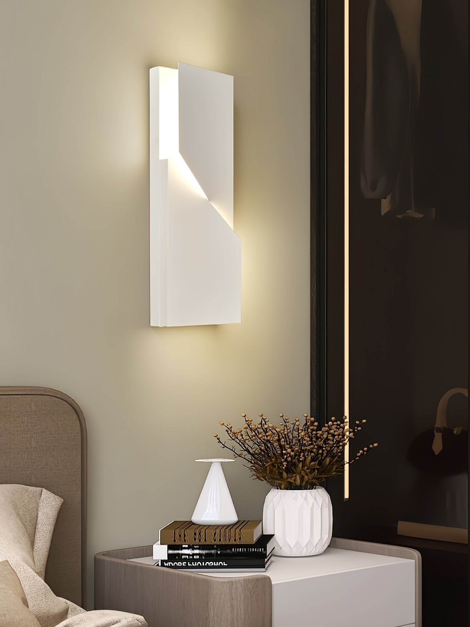 Arthaen Shadows Grand Sconce Wall lamp