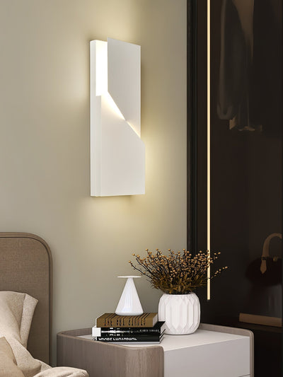 Wynor Shadows Grand Sconce Wall Lamp
