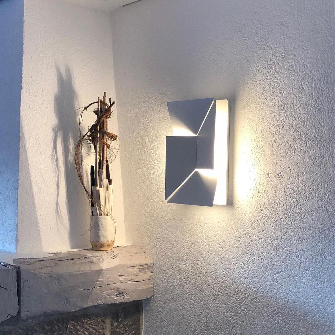 Arthaen Shadows Grand Sconce Wall lamp