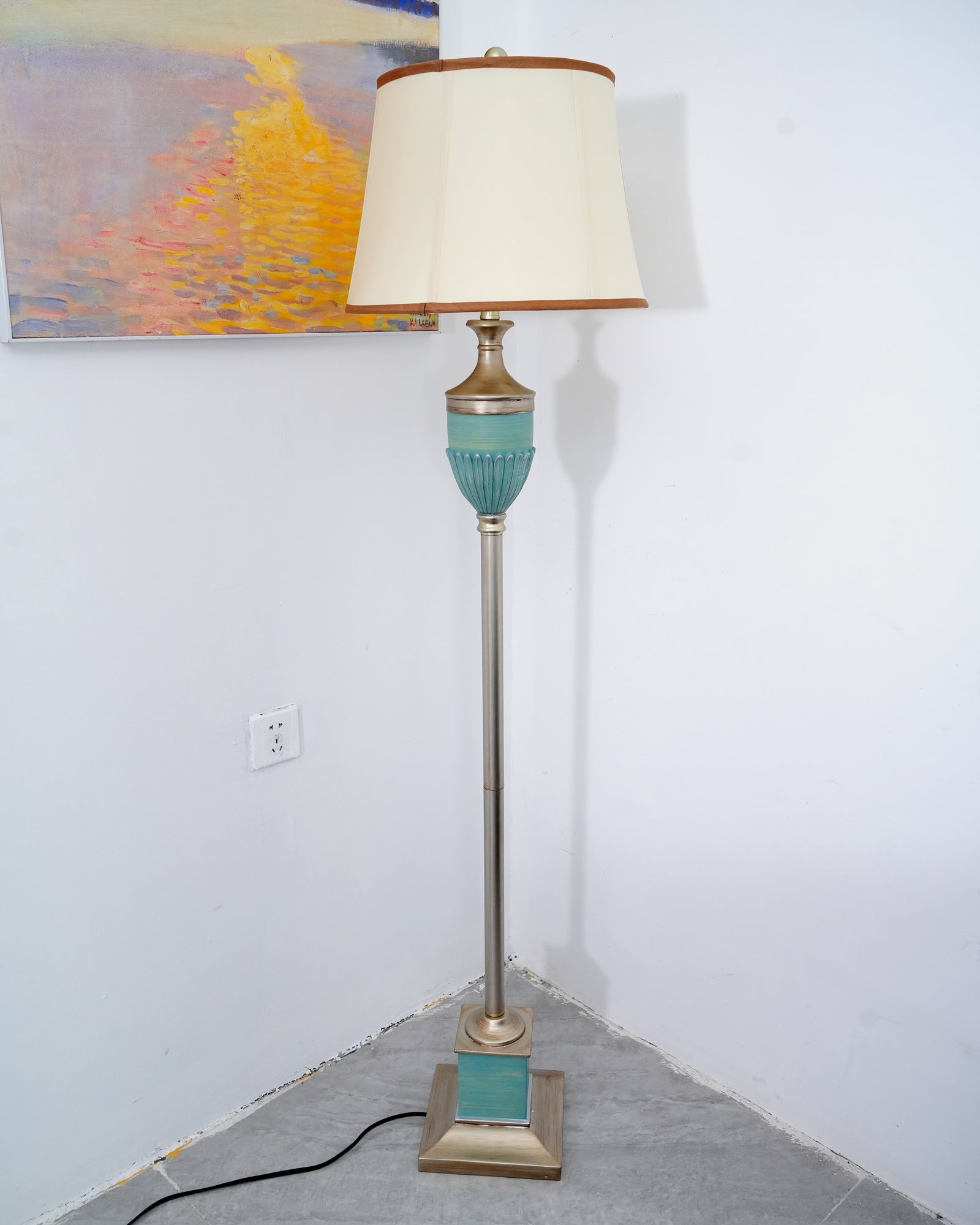 Niraaya Vintage Resin Floor Lamp