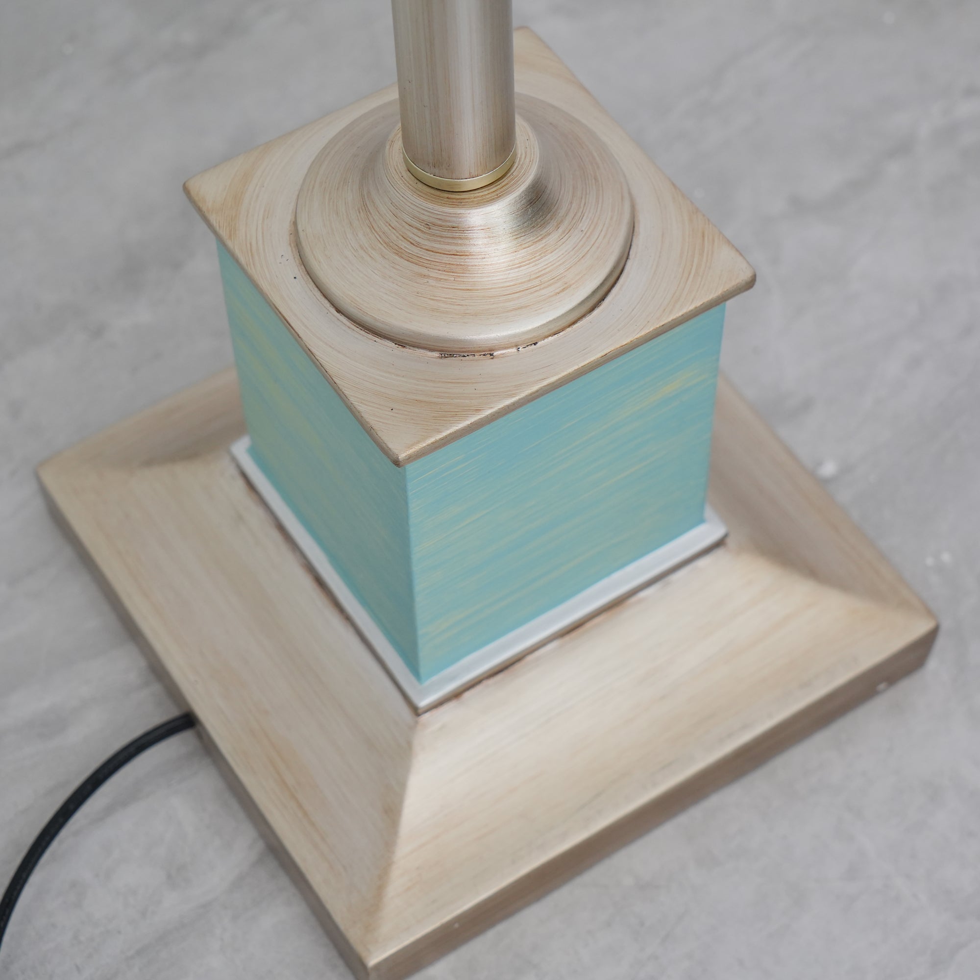 Niraaya Vintage Resin Floor Lamp