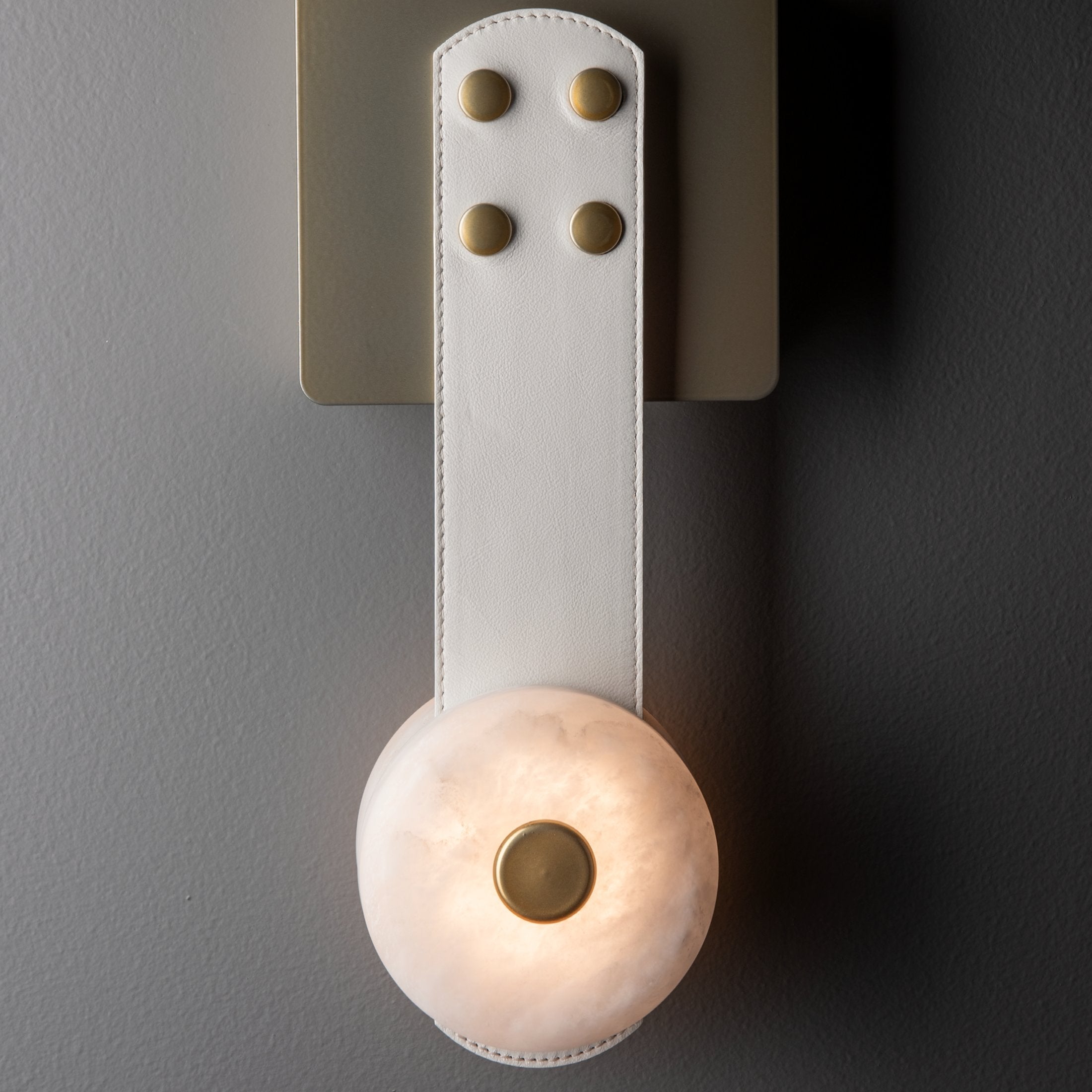Eirerora Alabaster Wall Lamp