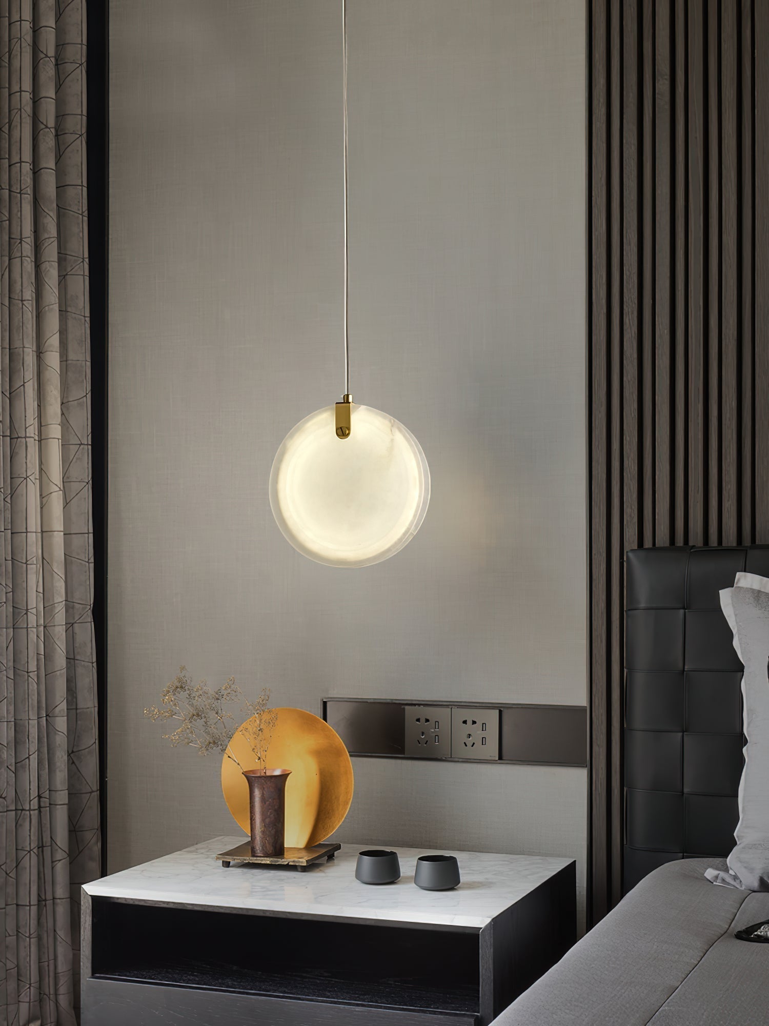 Nivaine Alabaster Pendant Light