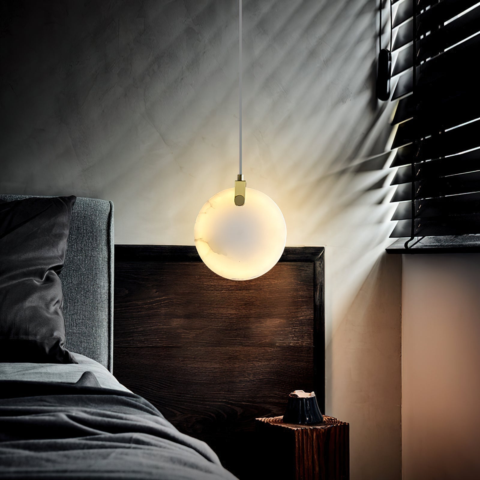 Nivaine Alabaster Pendant Light