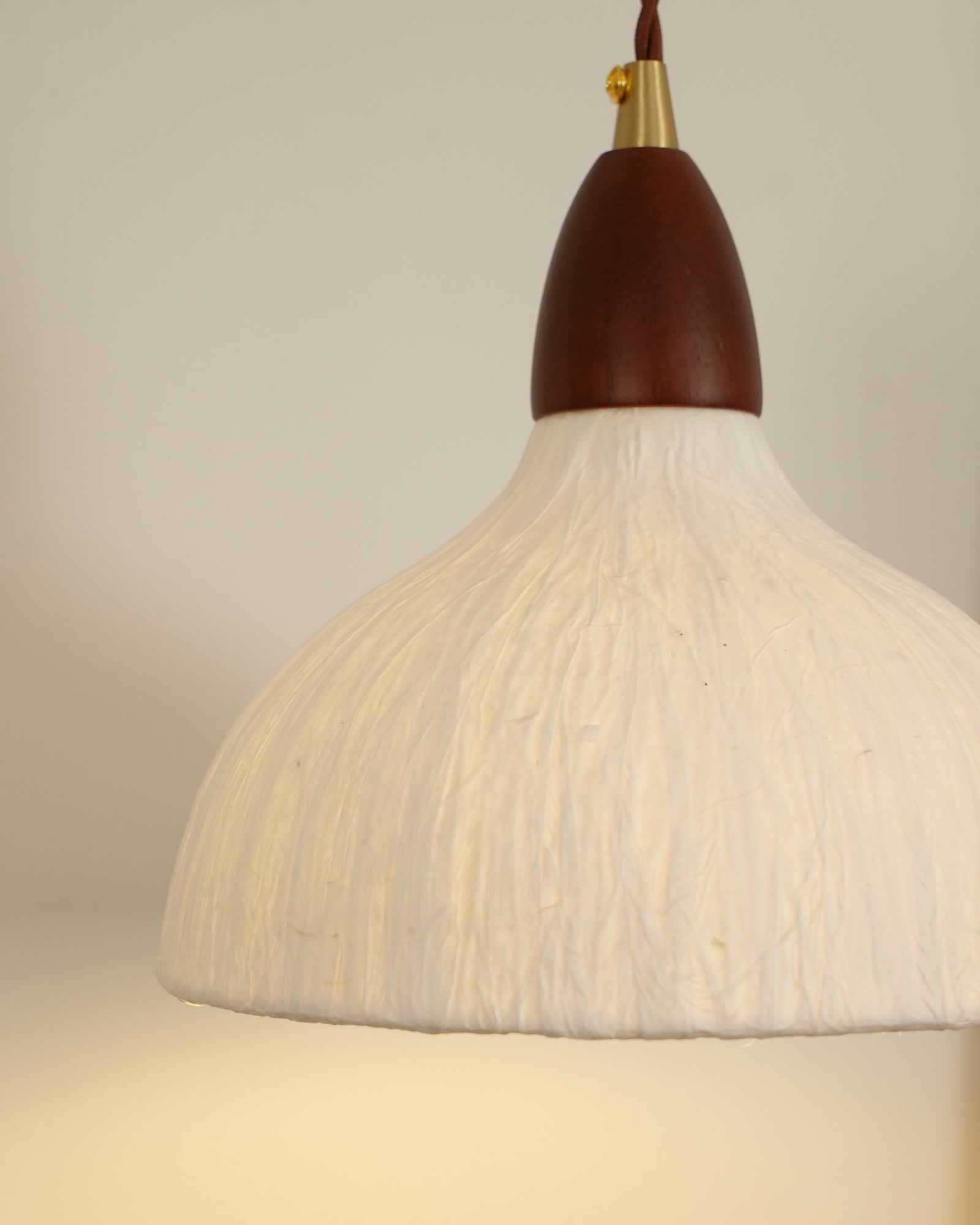 Vitheos Elegance Natural Walnut Wood Wall Lamp