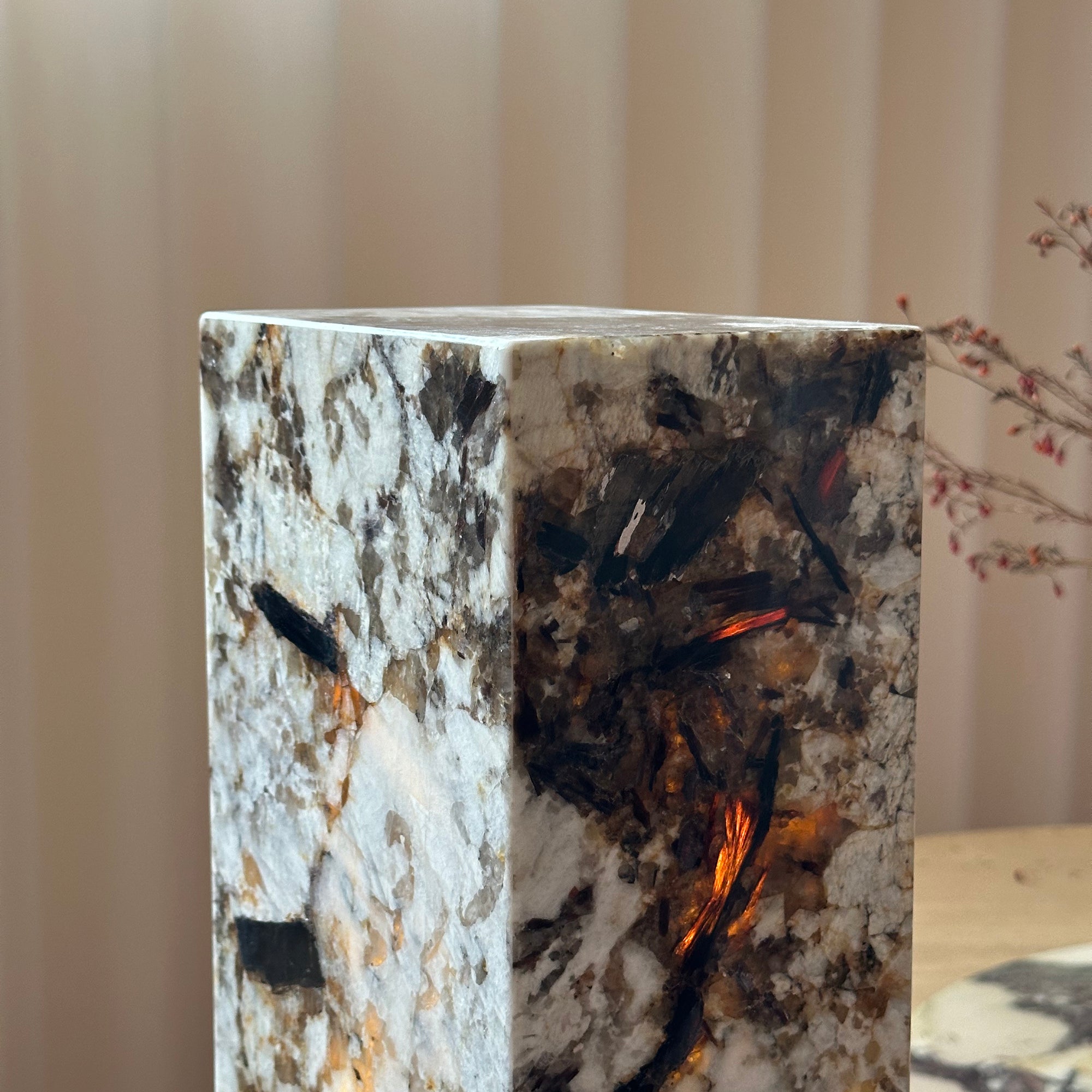 Orelorora Table Lamp