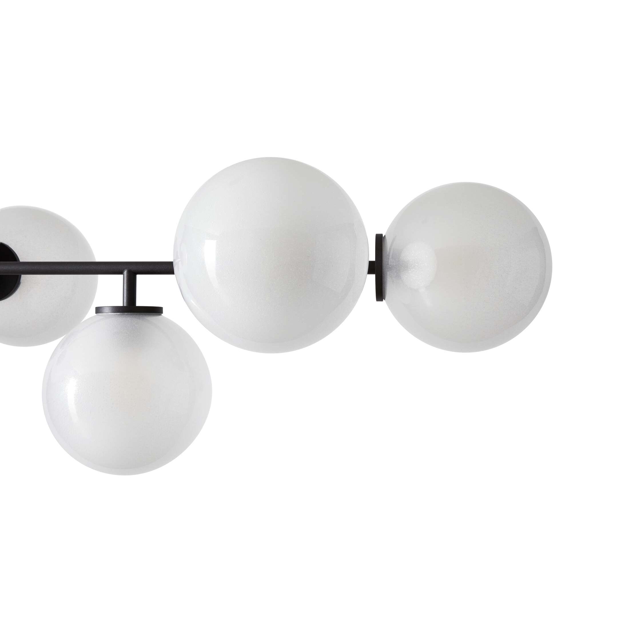 Rivuissa Chandelier