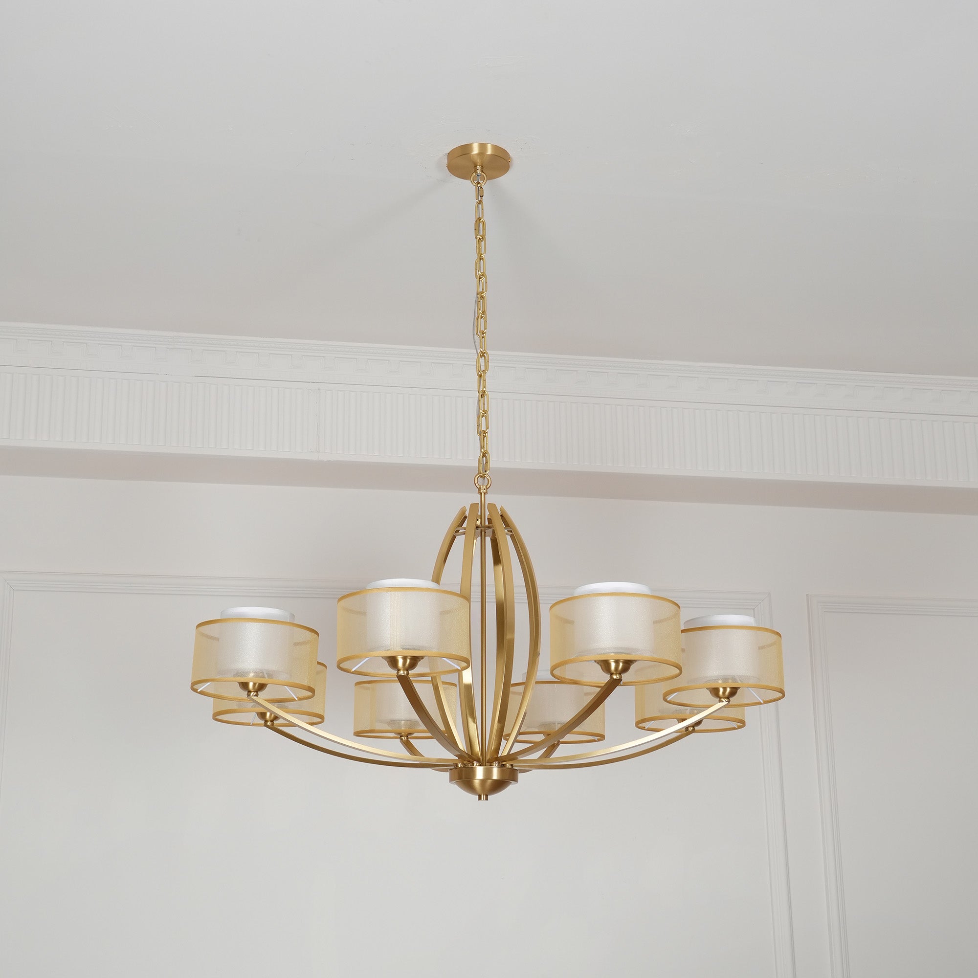 Lyvelus Chandelier