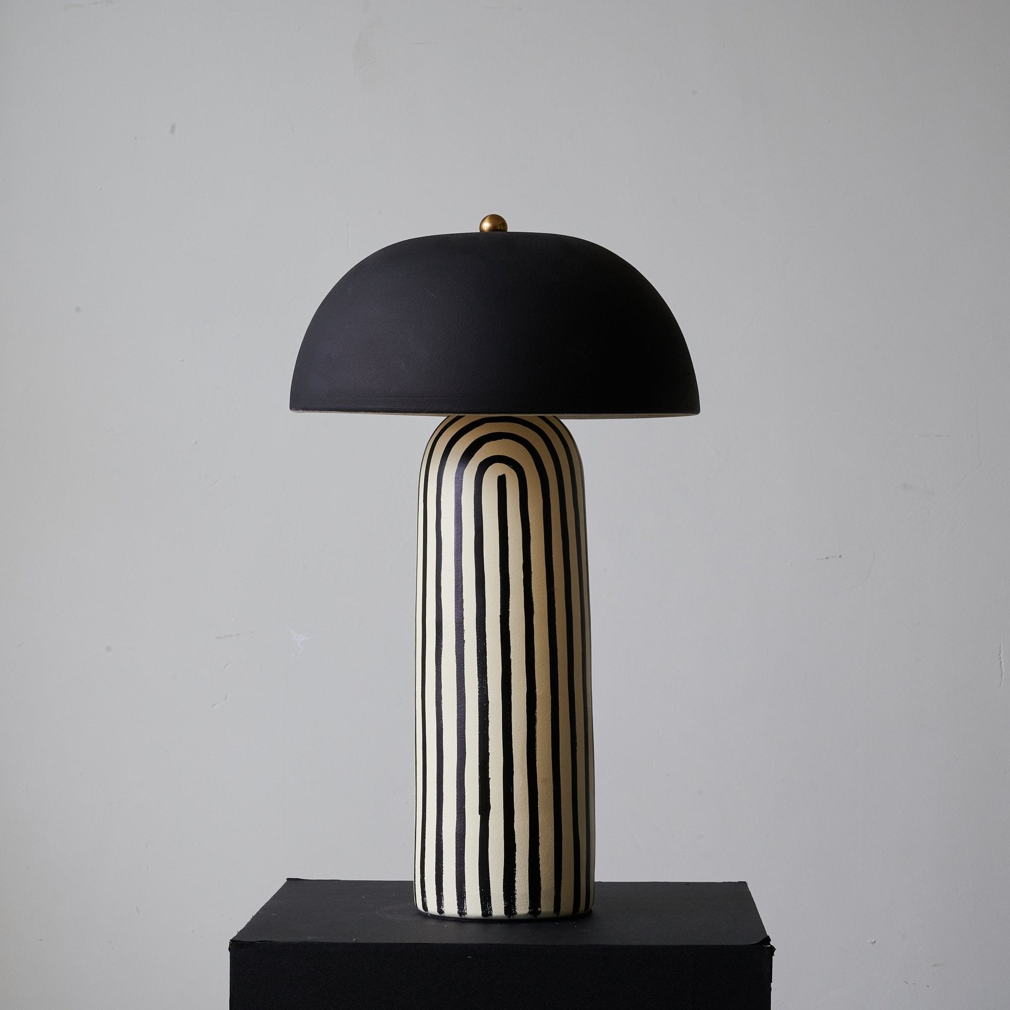 Moxyn Minimalist Ceramics Table Lamp