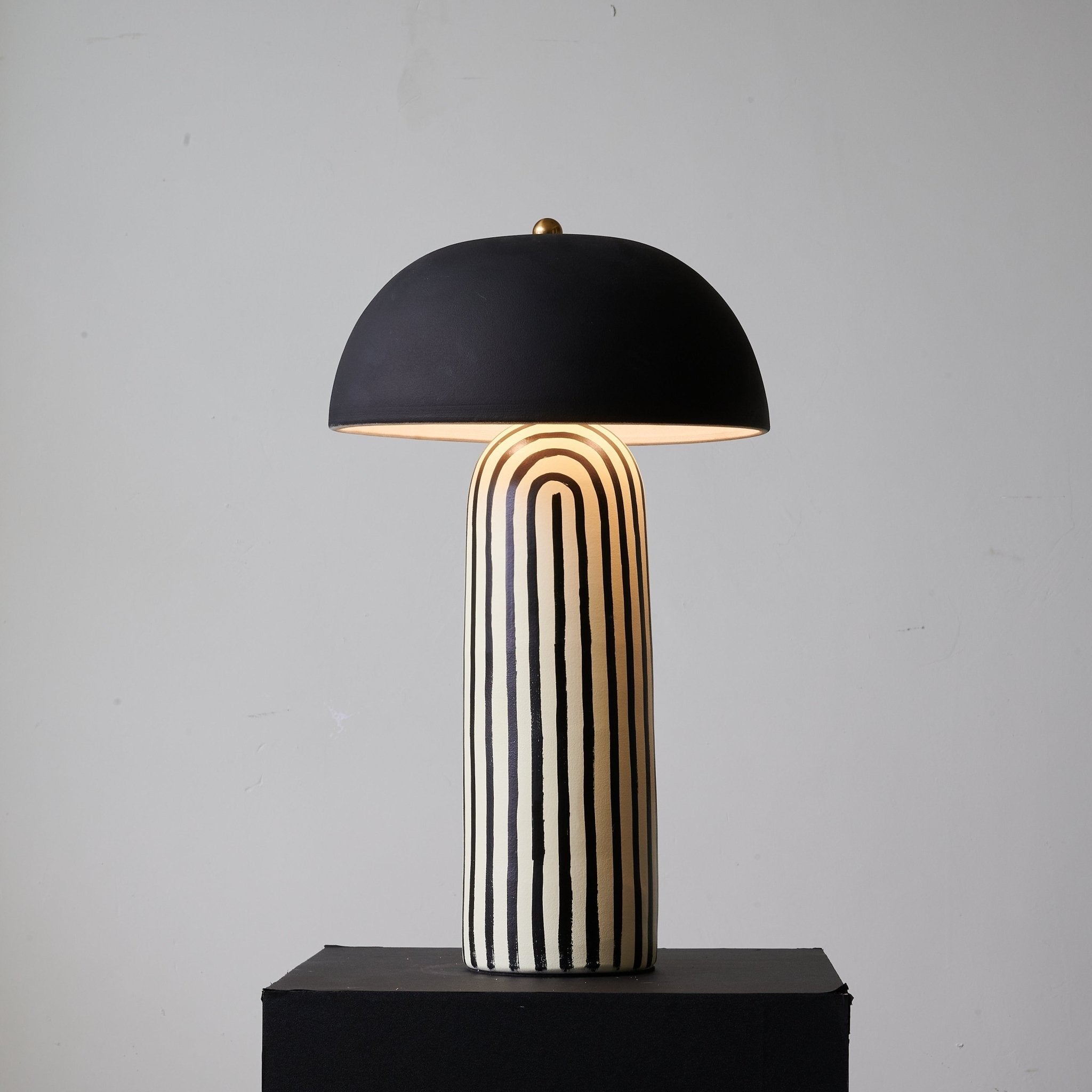 Moxyn Minimalist Ceramics Table Lamp